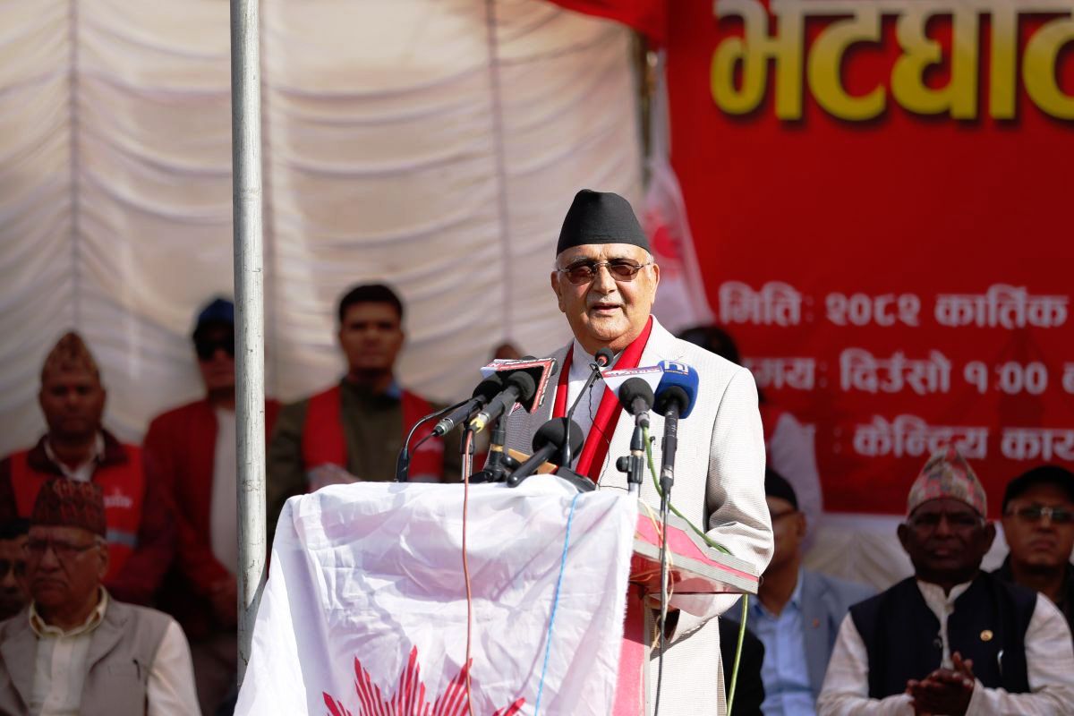 पार्टी कार्यालय च्यासलबाट ओलीले भने– राजनीतिक दलसँग संवाद नगरी निर्वाचनको वातावरण बन्दैन