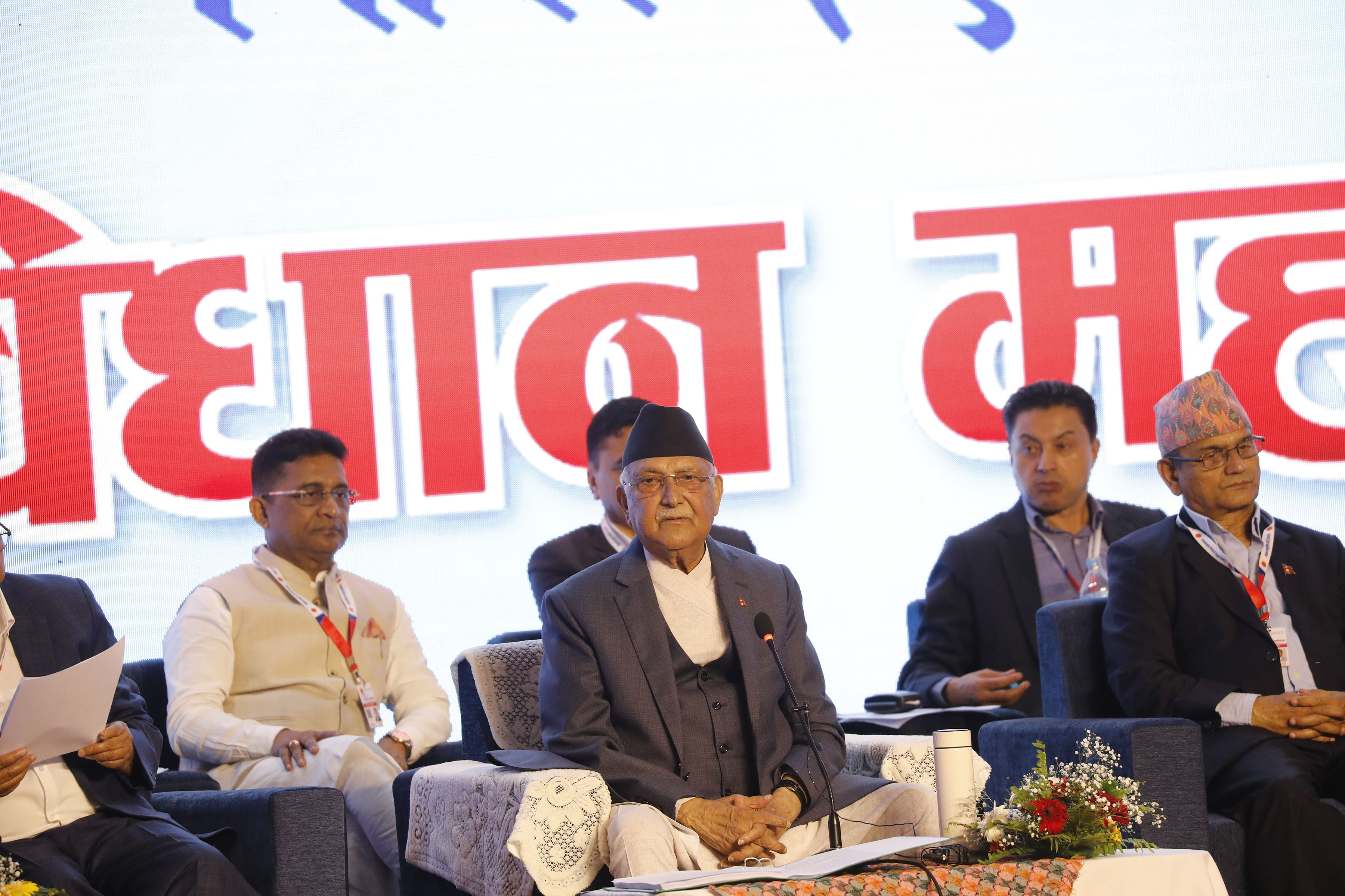 एमाले विधान महाधिवेशन : प्रतिवेदनमाथि समूहगत छलफल सुरु