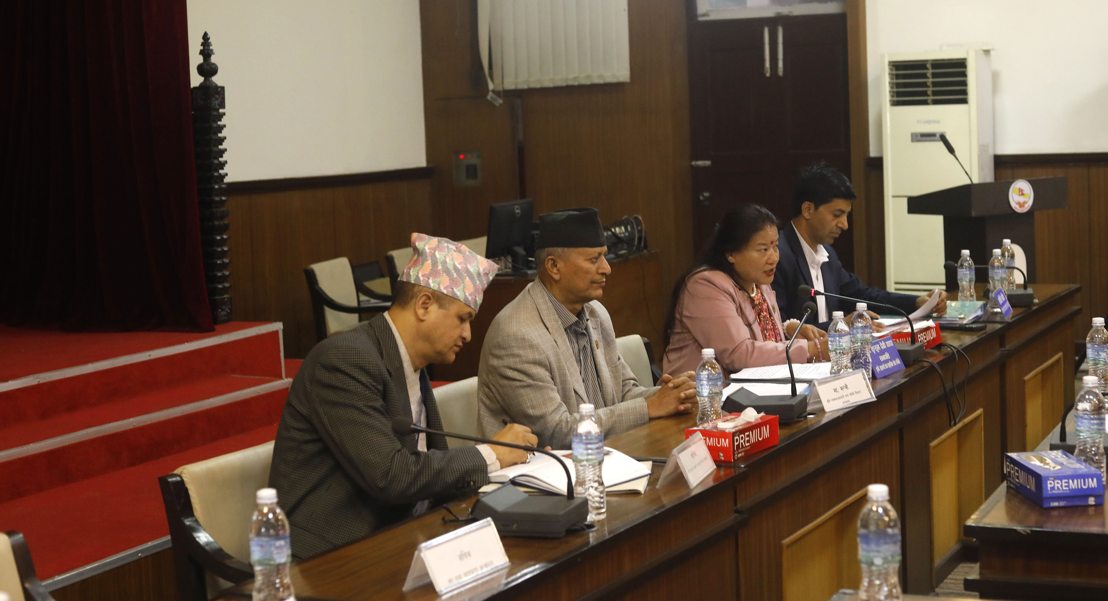 भूमि विधेयकबारे मन्त्री र सांसदबीच सवालजवाफ, फिर्ता लिनुपर्ने आवाज बलियो
