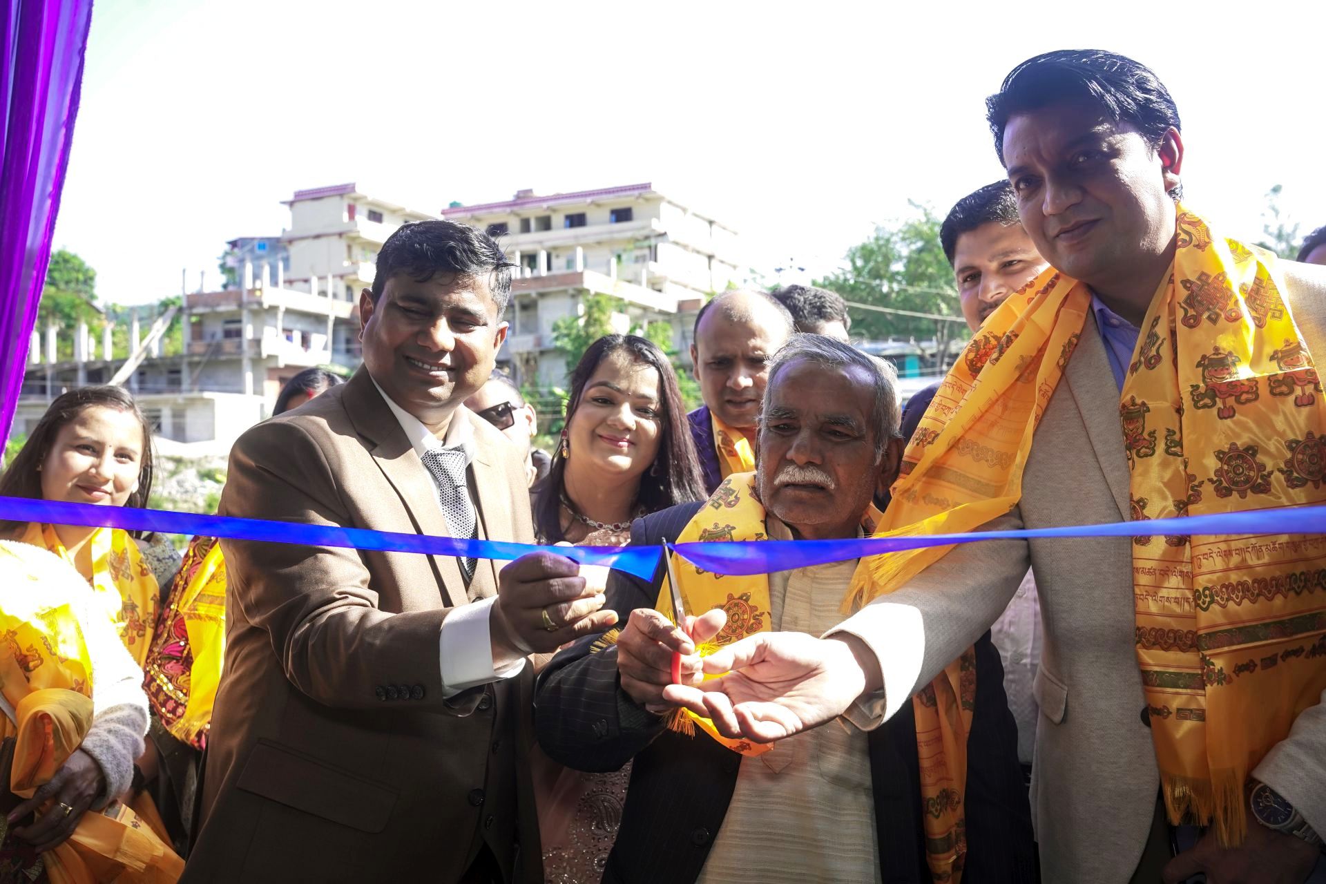 सिन्धुलीको आदर्शनगरमा सञ्चालनमा आयो कजारियाको नयाँ शोरुम