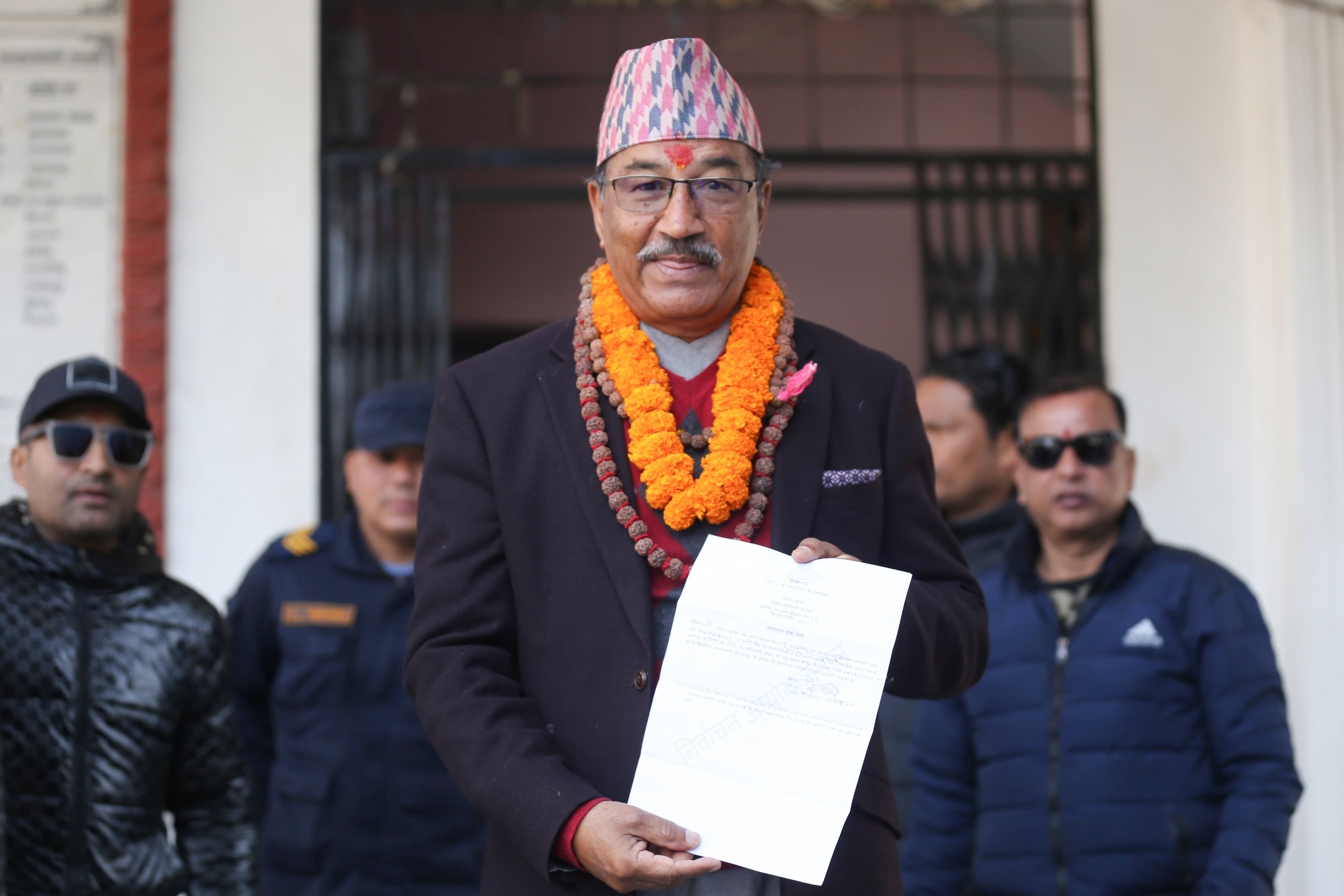 काठमाडौं– ५ मा कमल थापाले गराए उम्मेदवारी दर्ता