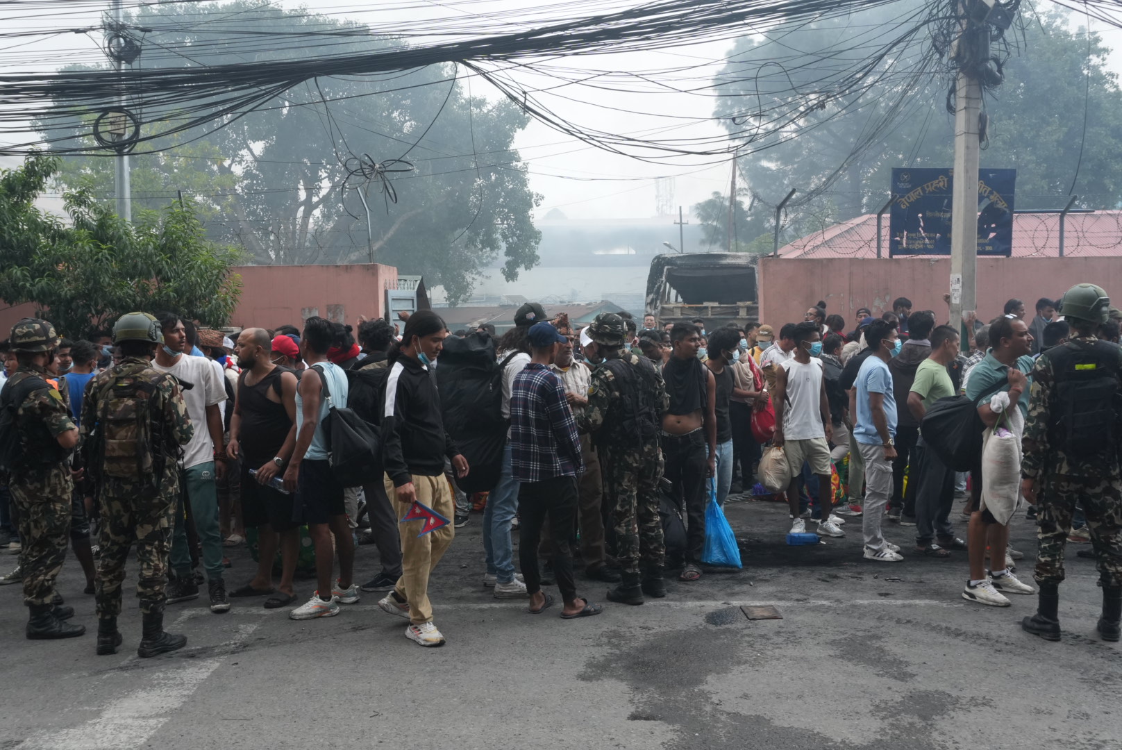 आठ हजारभन्दा बढी कैदीबन्दी कारागार फर्किए, साढे ६ हजार अझै फरार
