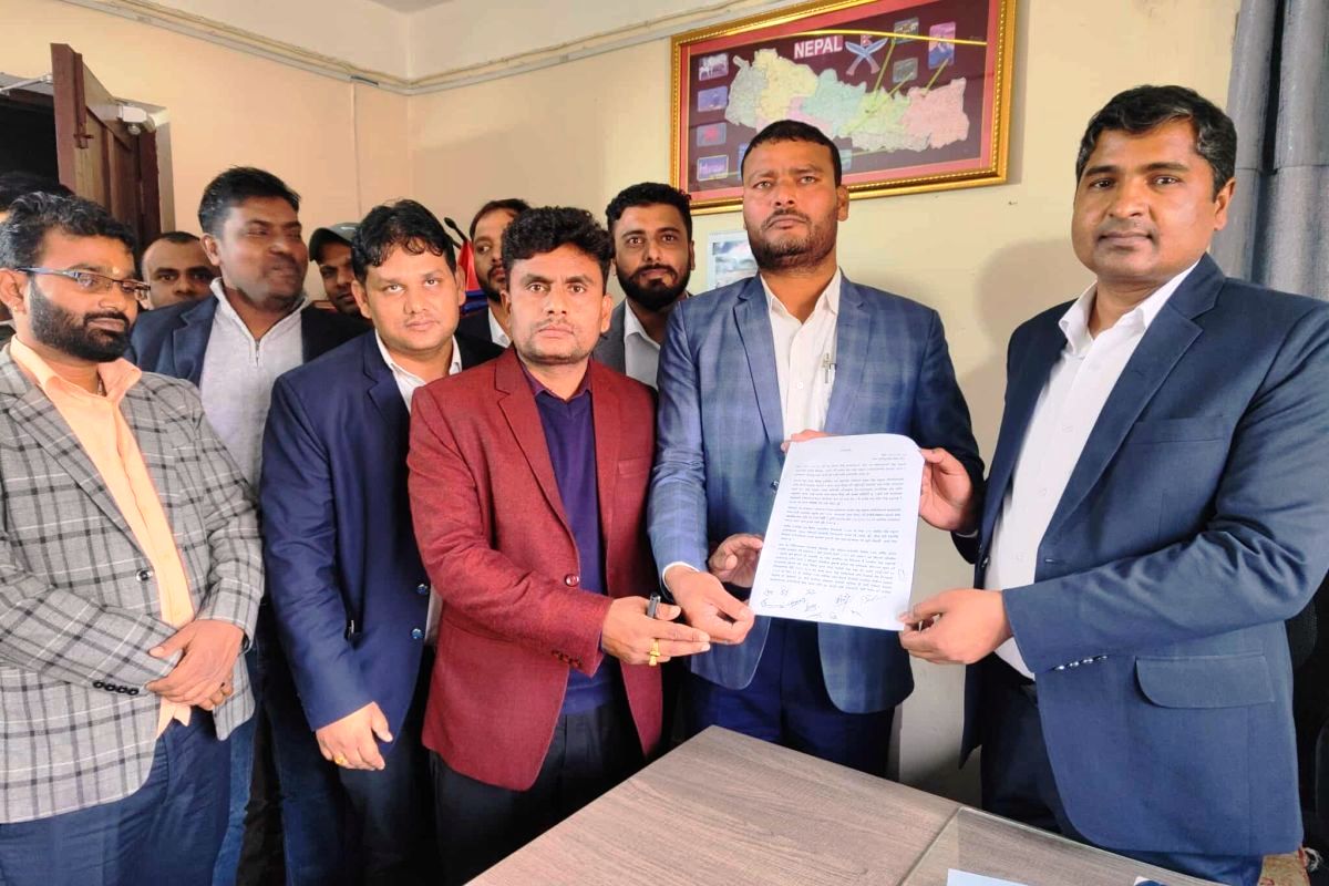 मधेशमा वनका कर्मचारीले अनावश्यक आरोप लगाएको भन्दै लेखाका कर्मचारीको विरोध