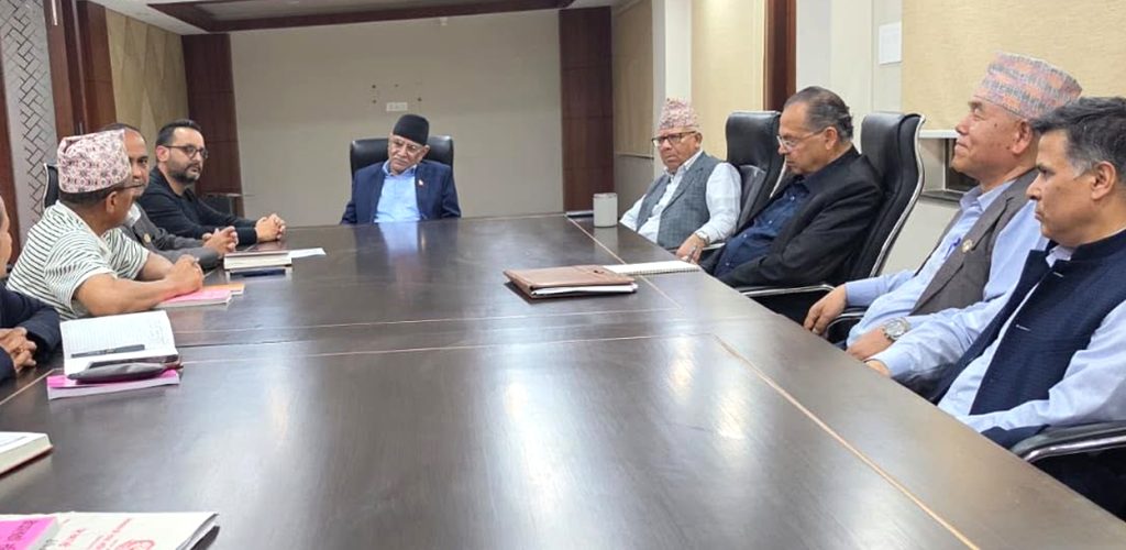 संविधान संशोधन कार्यलले प्रचण्ड, माधन नेपाल र झलनाथसँग गर्‍यो छलफल
