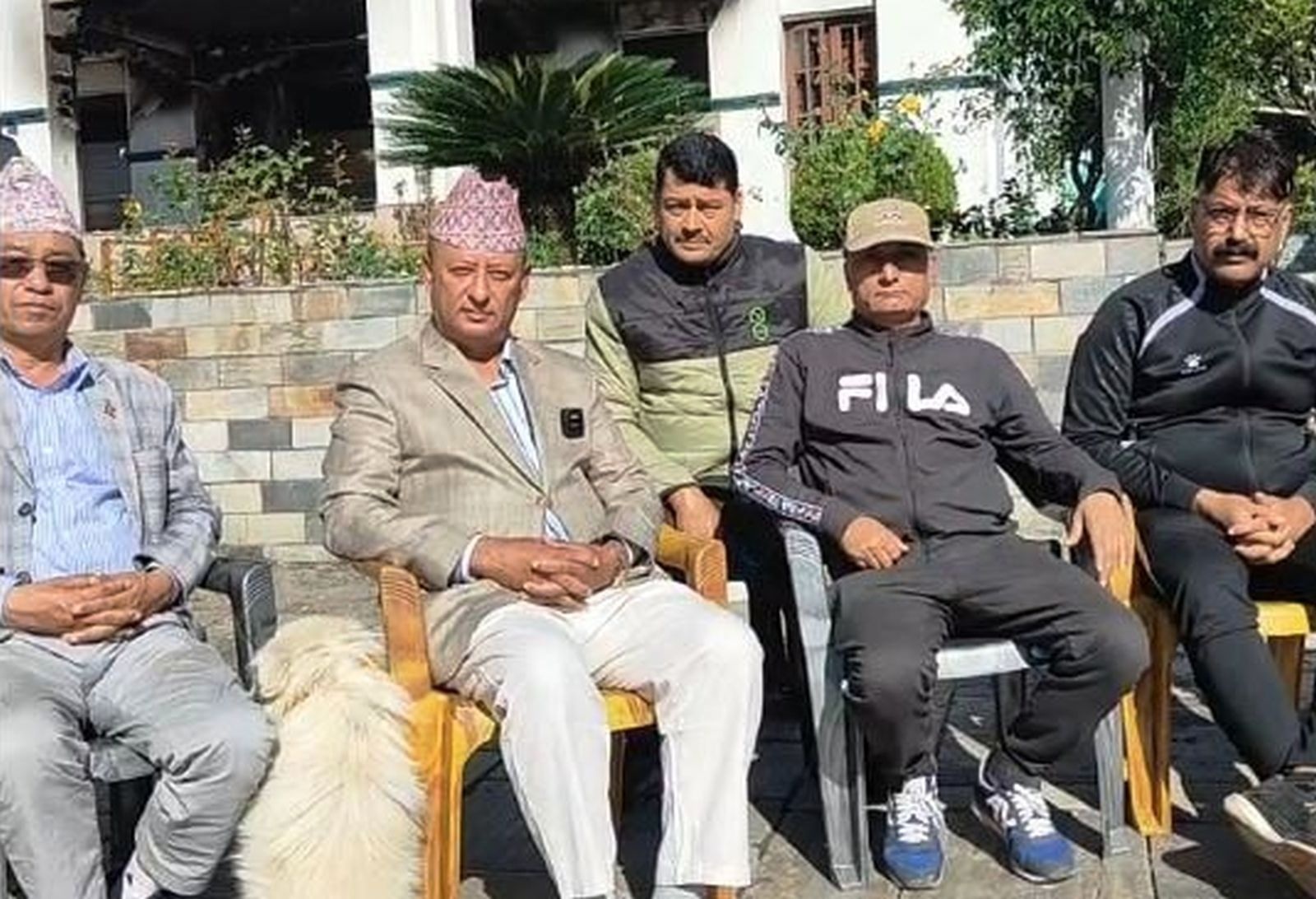 जलेकै घरबाट खड्काले भने– म मात्र  होइन, मेरो पार्टीका कोही भाग्दैनन्