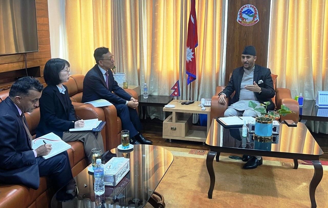 सञ्चारमन्त्री खरेलसँग गणतन्त्र कोरियाका राजदूत योङको शिष्टाचार भेट