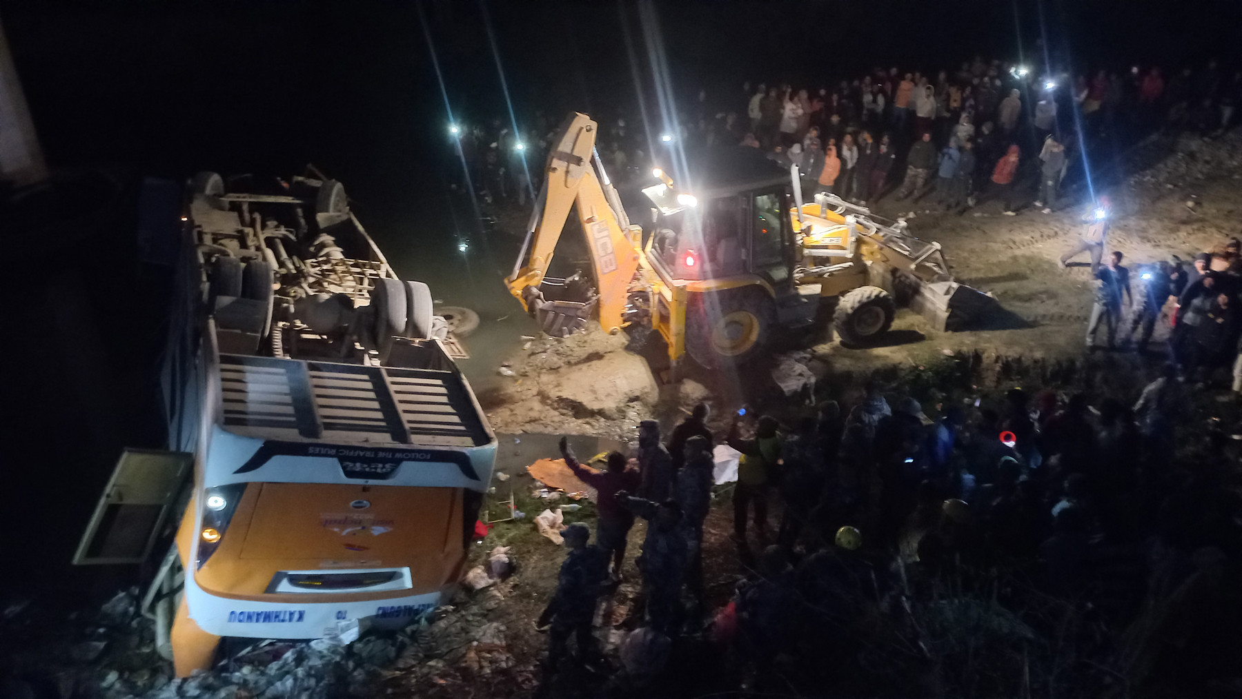राप्ती बस दुर्घटनाका घाइतेको प्रभावकारी उपचार गर्न प्रधानमन्त्रीको निर्देशन
