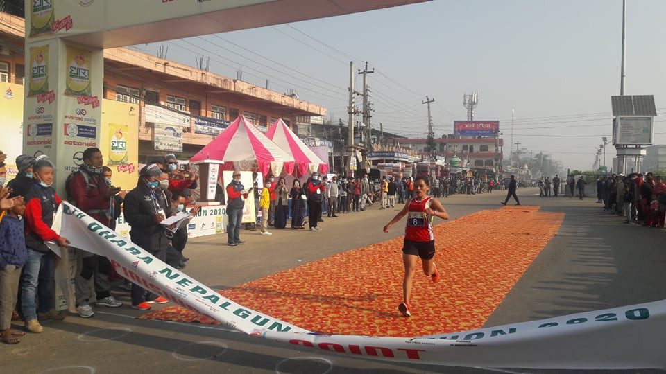 नेपालगञ्ज हाफ म्याराथनको महिलातर्फ पुष्पा भण्डारी प्रथम