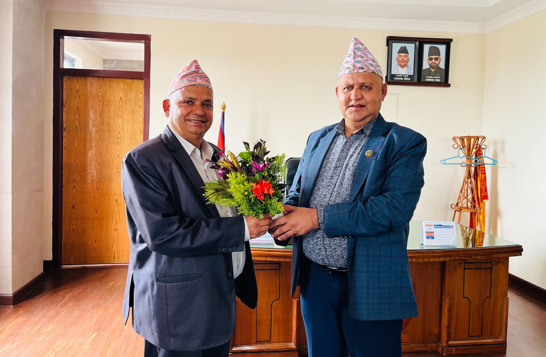 लुम्बिनीका नवनियुक्त प्रमुख सचिव कुँवरले सम्हाले जिम्मेवारी