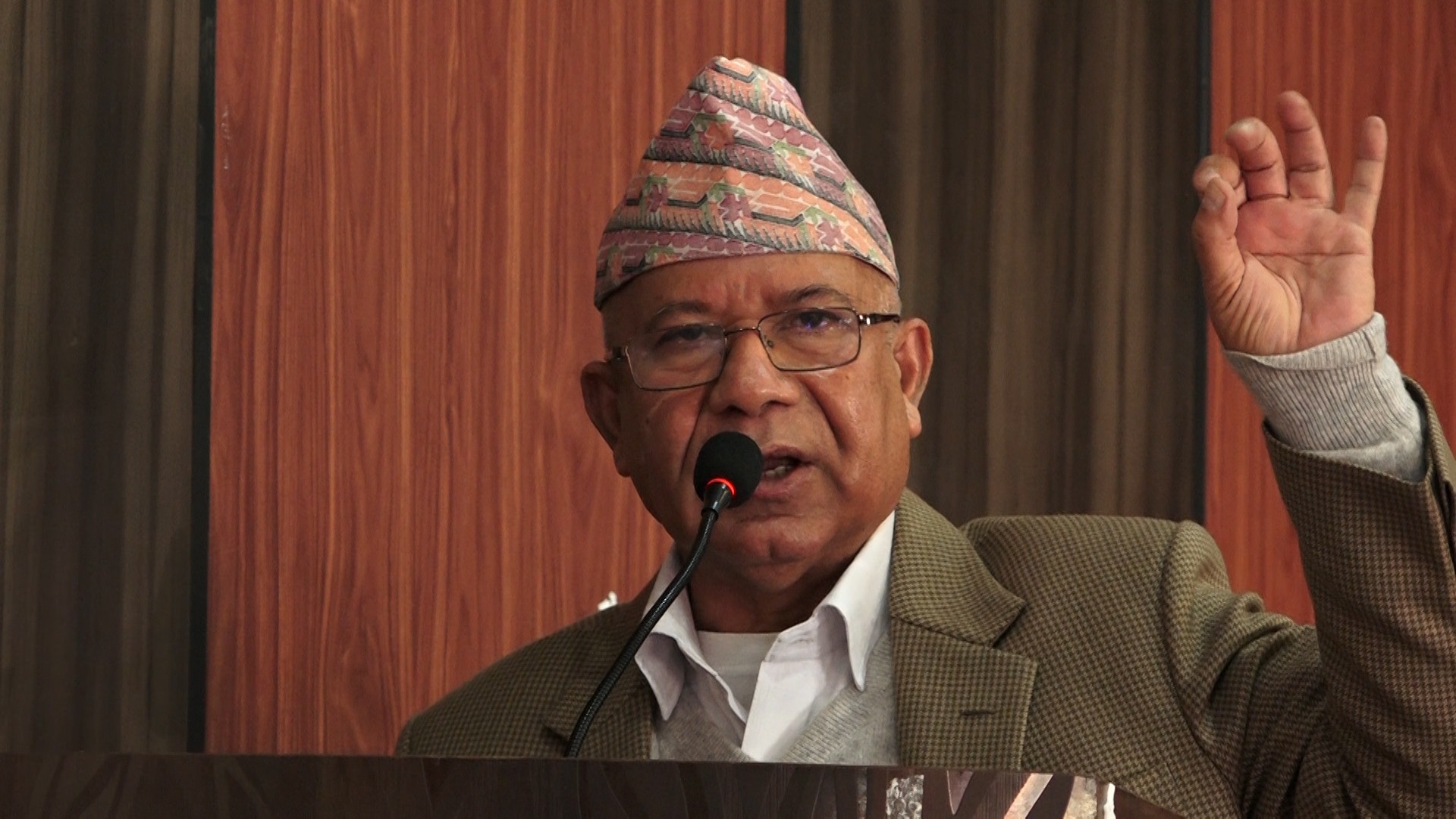 आफूले बनाएको घर छोड्ने चाहना हुन्न, अपमान सहेर बस्न पनि सकिँदैन : माधव नेपाल