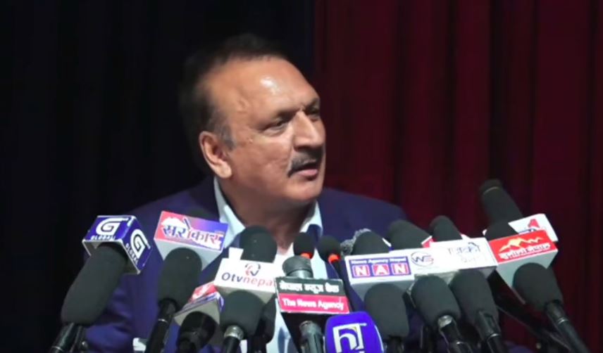 गगन थापालाई प्रकाशशरण महतको चेतावनी– कांग्रेसको भाैतिक शरीर त्यहाँ होला, आत्मा यहाँ छ