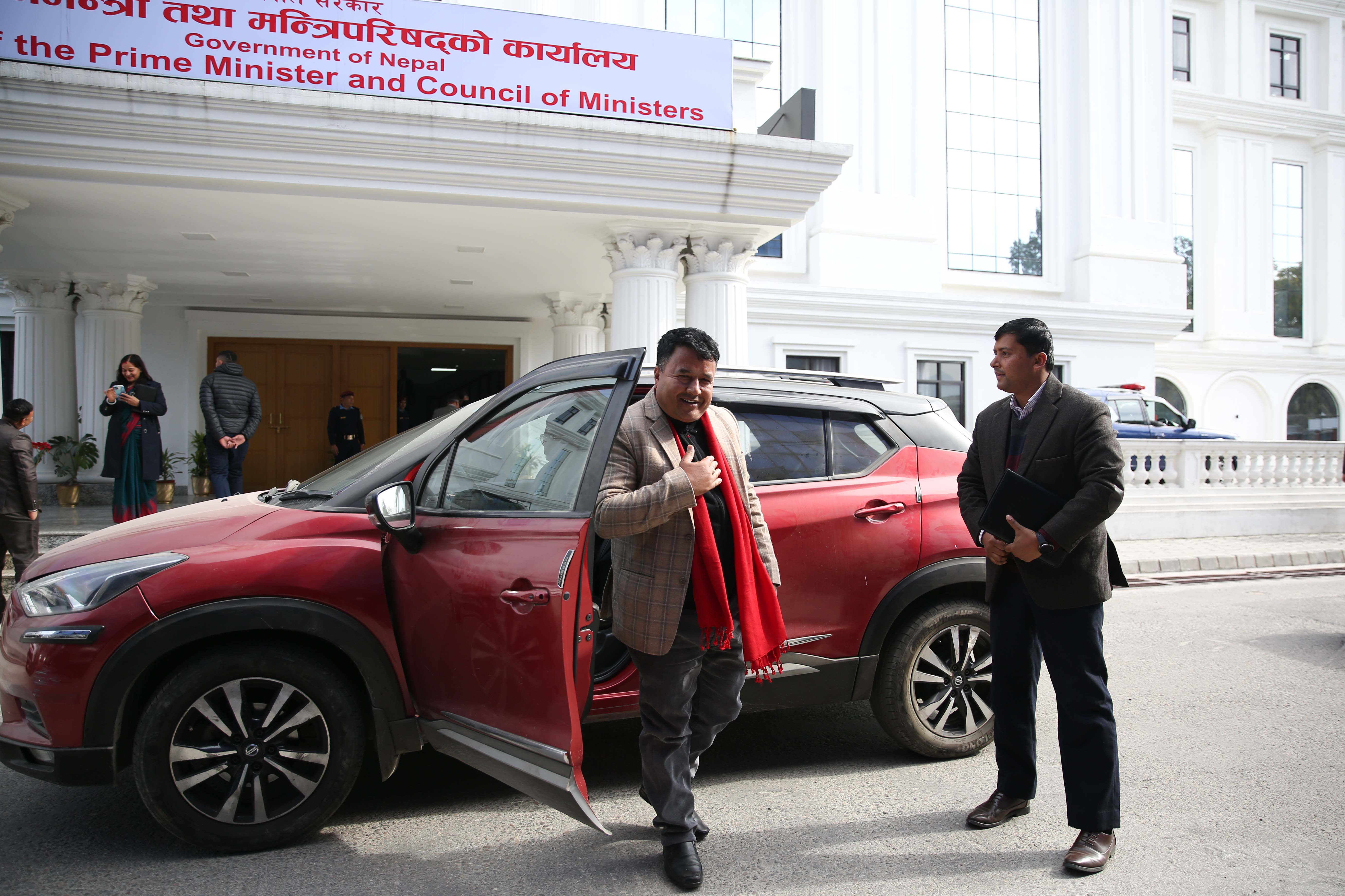 निर्वाचनकेन्द्रित छलफलमा महेश बस्नेतलाई सिंहदरबार पठाएर ओलीले दिएको सन्देश