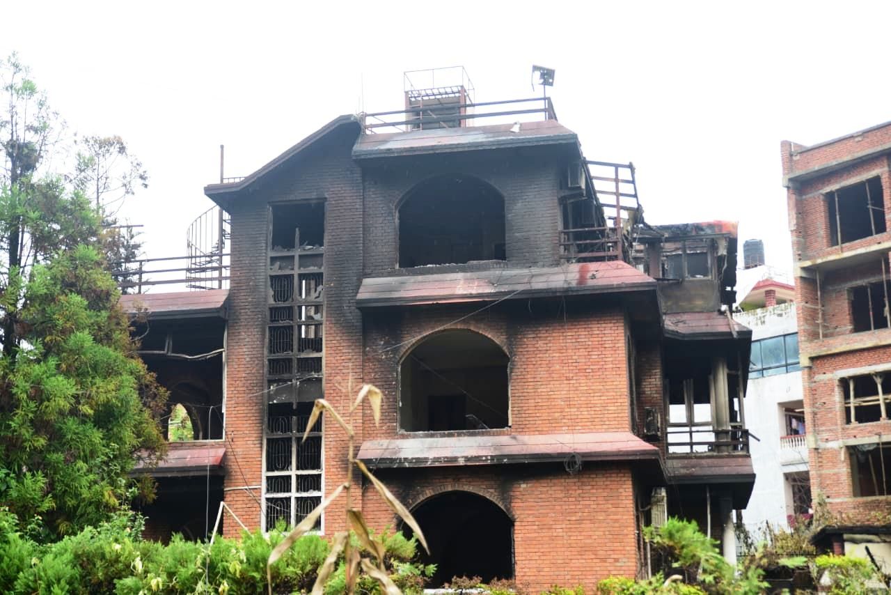 राष्ट्रपति रामचन्द्र पौडेलको घरमा आन्दोलनकारीले आगजनी गरेपछि यस्तो छ अवस्था (तस्वीरहरू)