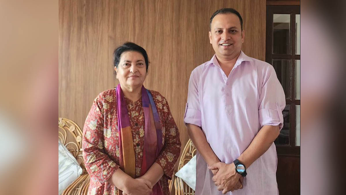 ओलीसँग बढ्दो दूरीका बीच विद्यालाई भेट्न किन बिहानै भङ्गाल पुगे मनिष झा ?