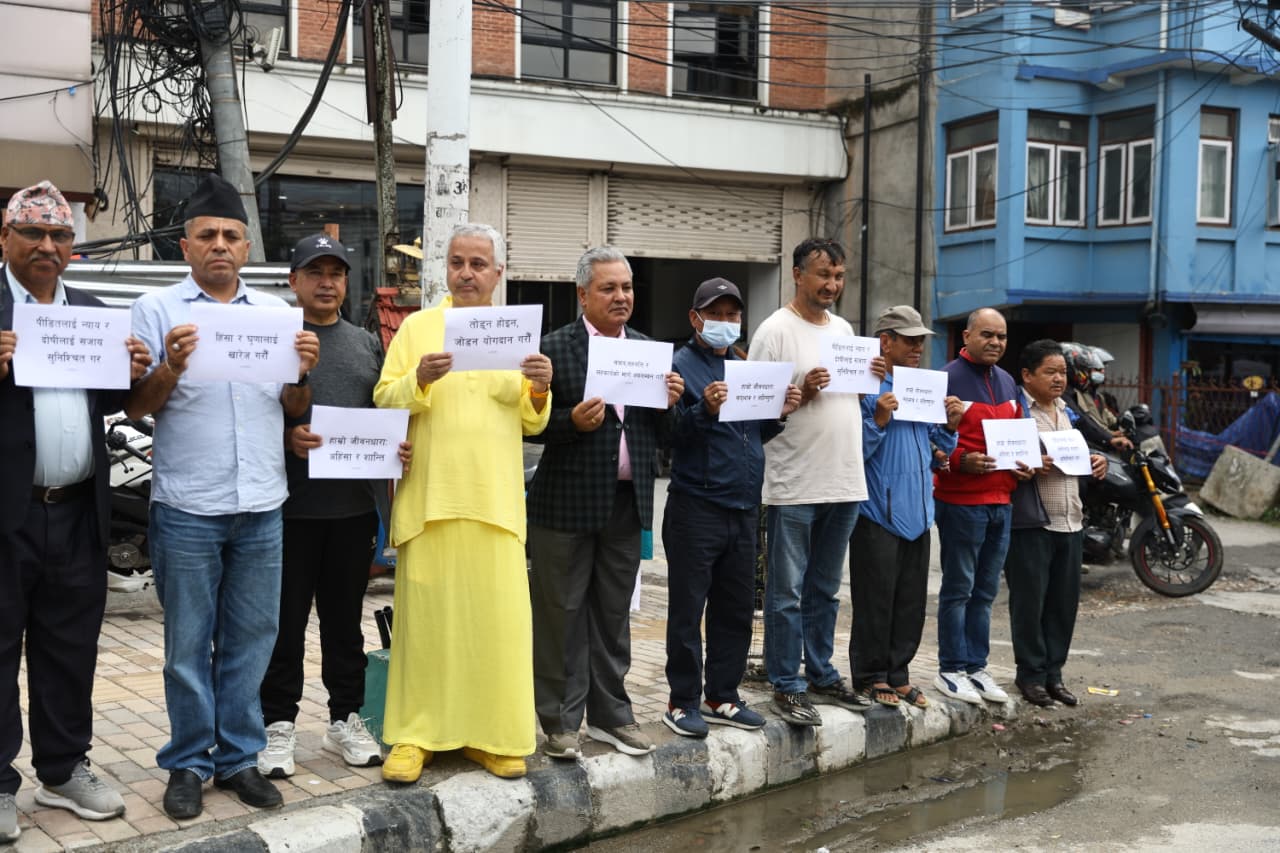 ‘तोड्‌न होइन, जोड्‌न योगदान गरौँ’ भन्दै माइतीघरमा प्रदर्शन (तस्वीर)