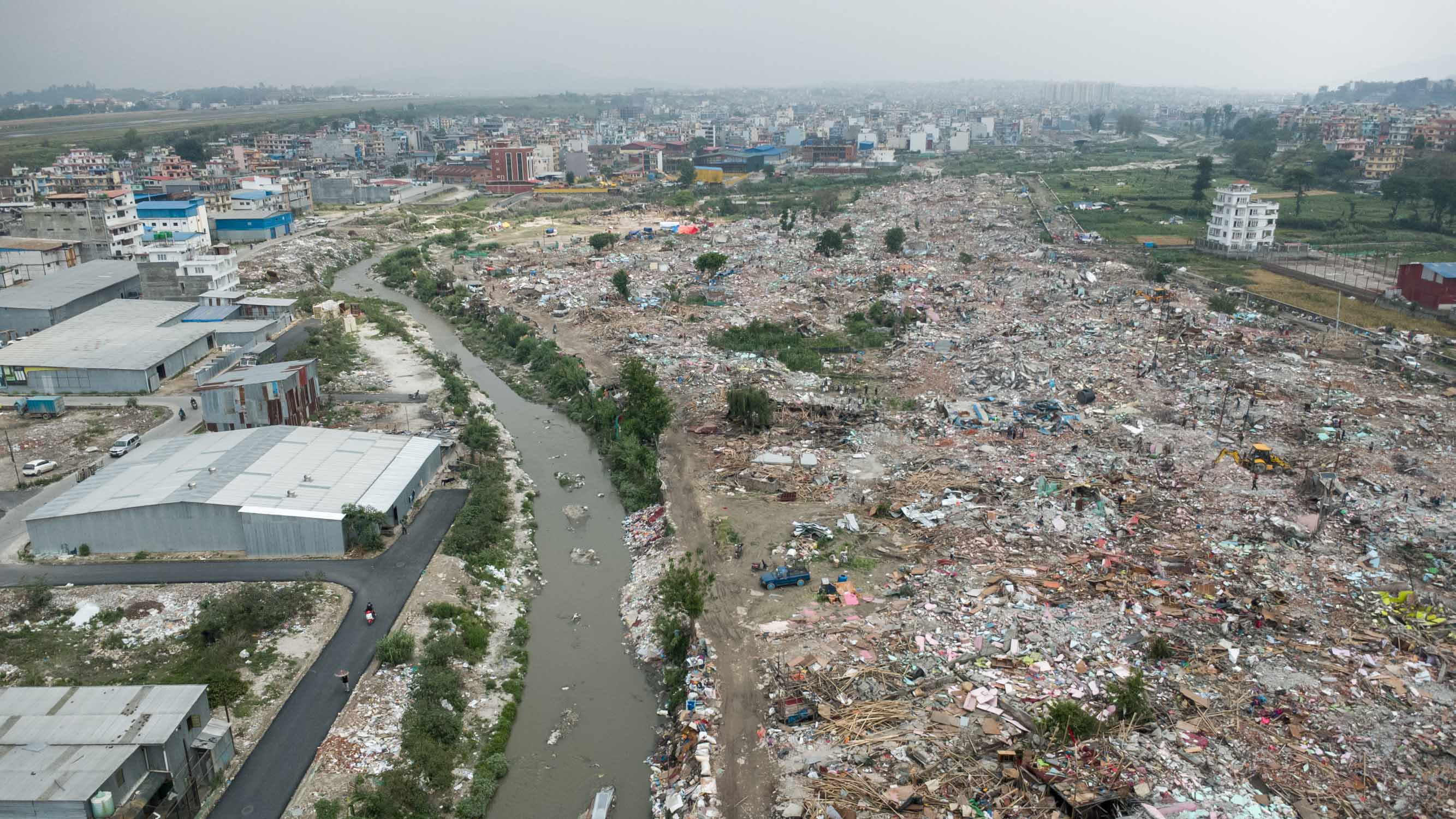 ड्रोनबाट यस्तो देखियो डोजर चलेपछि मनोहरा सुकुम्बासी बस्ती (तस्वीरहरू)