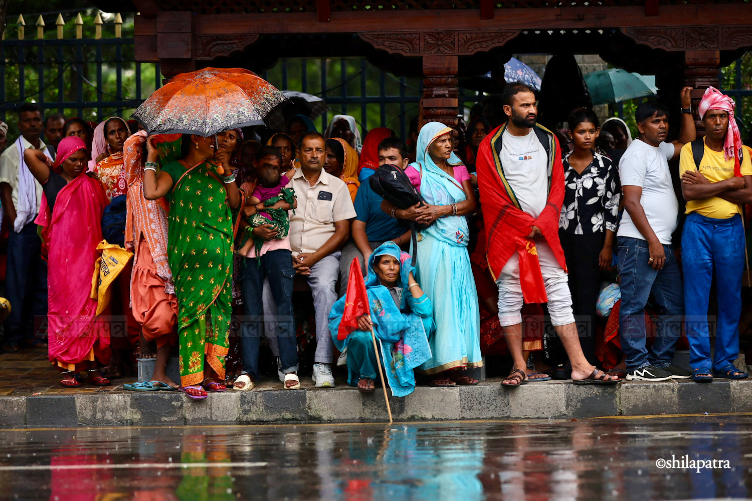 आश्रय नपाउँदा वर्षामै भिज्दै आन्दोलनमा लघुवित्तपीडित (तस्वीरहरू)