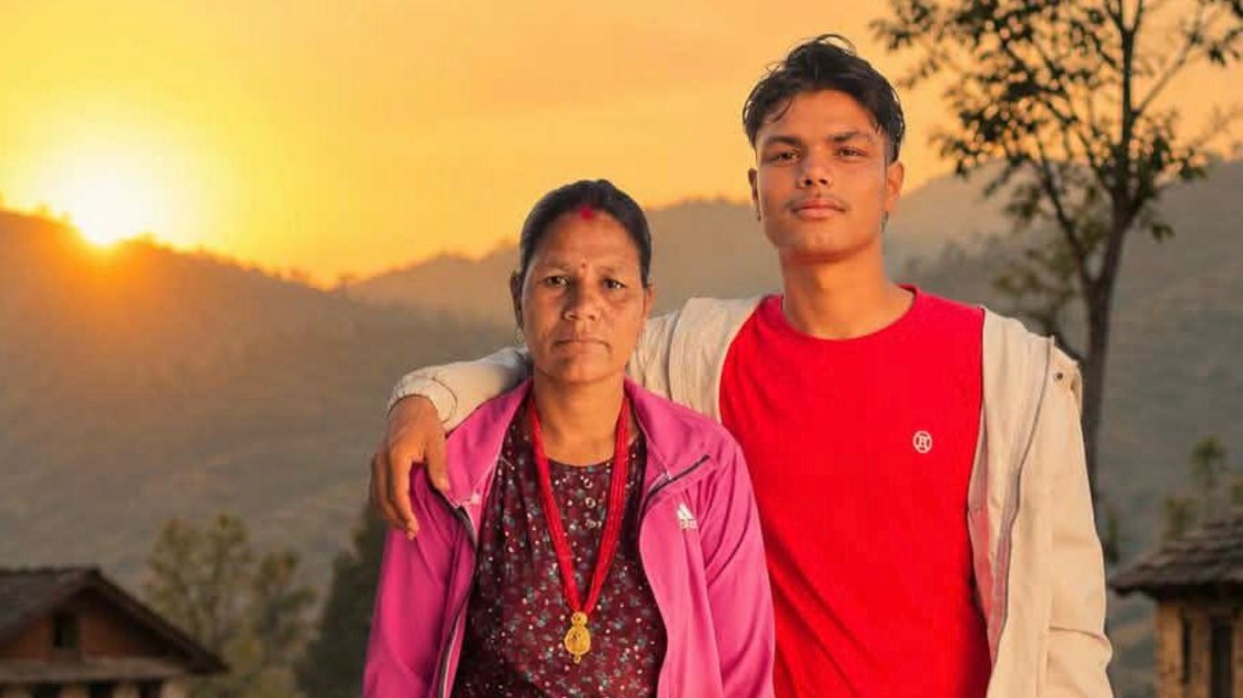 आमा, म बाँचेर आएँ, तपाईं किन रुनुभएको ?