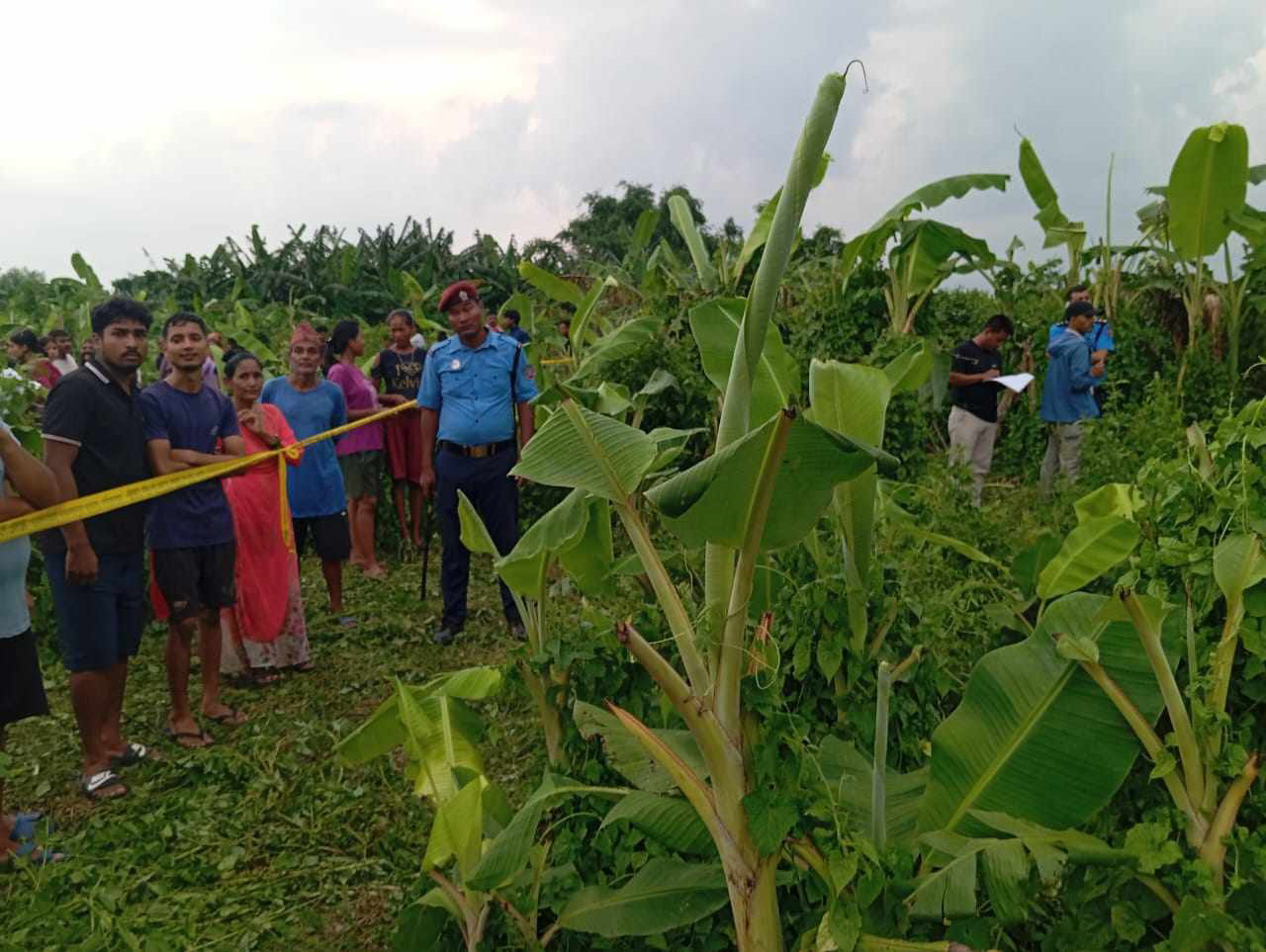 पहिले आफूले विष खाइन्, त्यसपछि दुई छोरीलाई खुवाएर हत्या गरिन् (भिडियो)