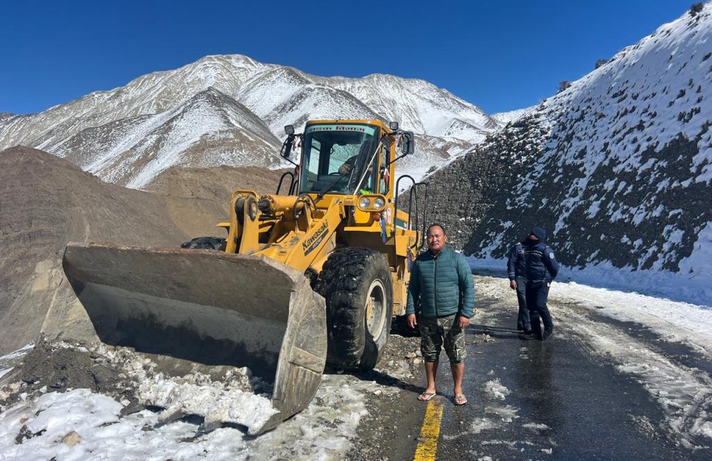कागबेनी–मुक्तिनाथ सडकको हिउँ पन्छ्याउन सुरु