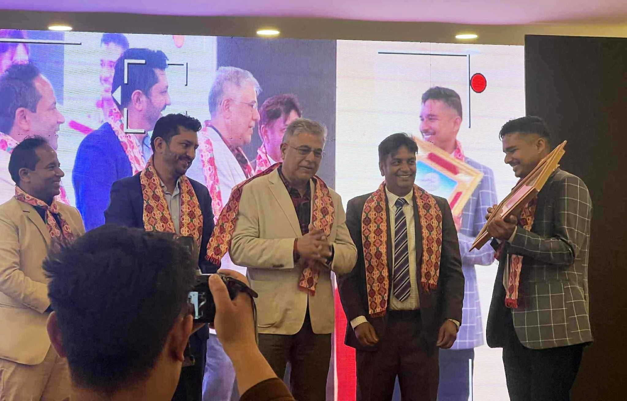 शिलापत्रकर्मी नवराज कुँवर 'नोजा पत्रकारिता अनर अवार्ड'द्वारा सम्मानित