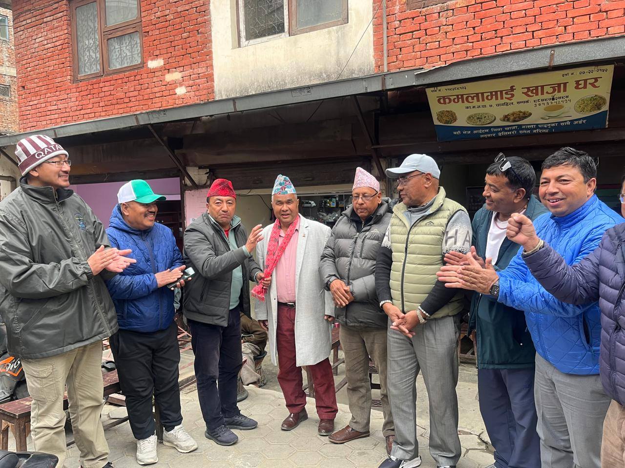 नेकपाका केन्द्रीय सदस्य गुरुङ एमालेमा प्रवेश