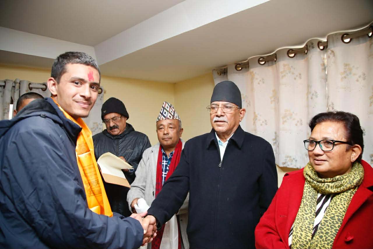 विभिन्न पार्टी परित्याग गर्दै ५२ युवा नेपाली कम्युनिस्ट पार्टीमा प्रवेश