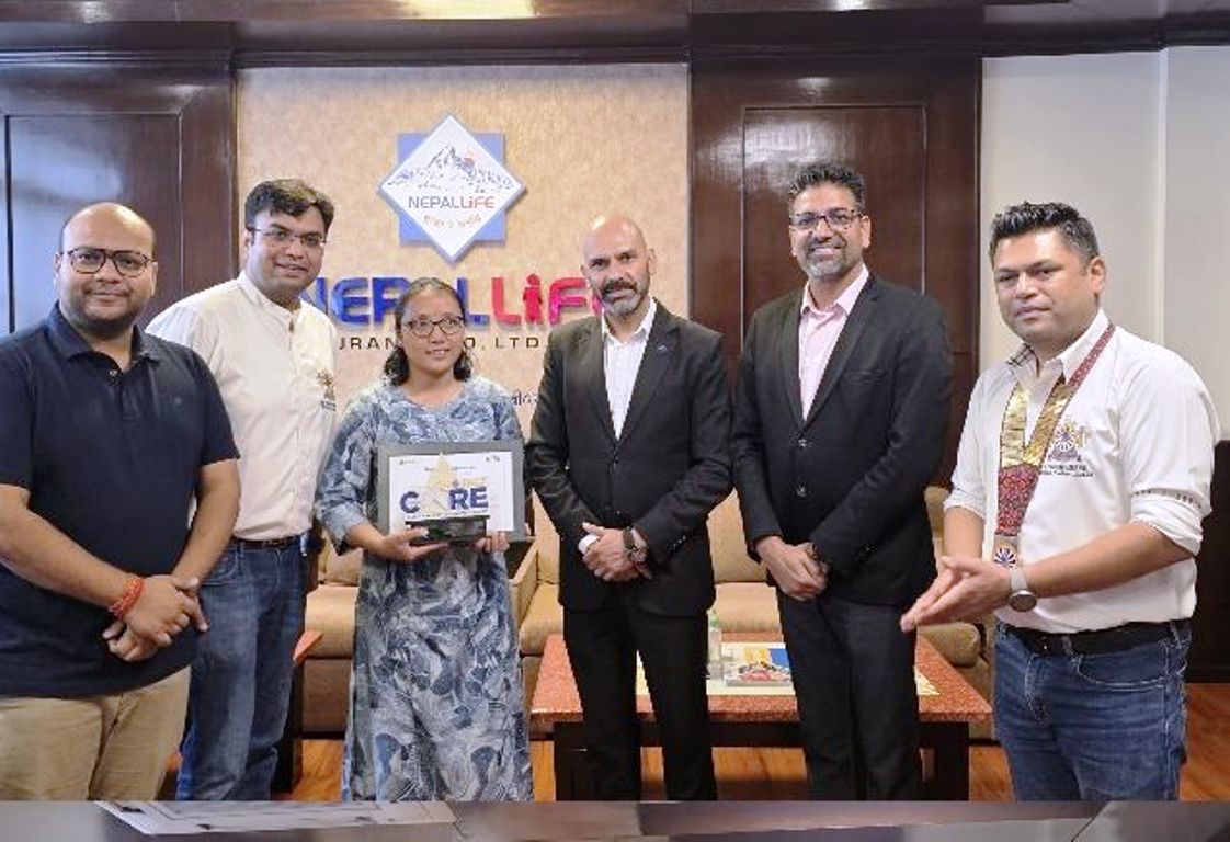 नेपाल लाइफ इन्स्योरेन्सद्वारा राउन्ड टेबल नेपालसँगको सहकार्यमा सगरमाथामा थुप्रिएका ५ हजार केजी फोहोर संकलन