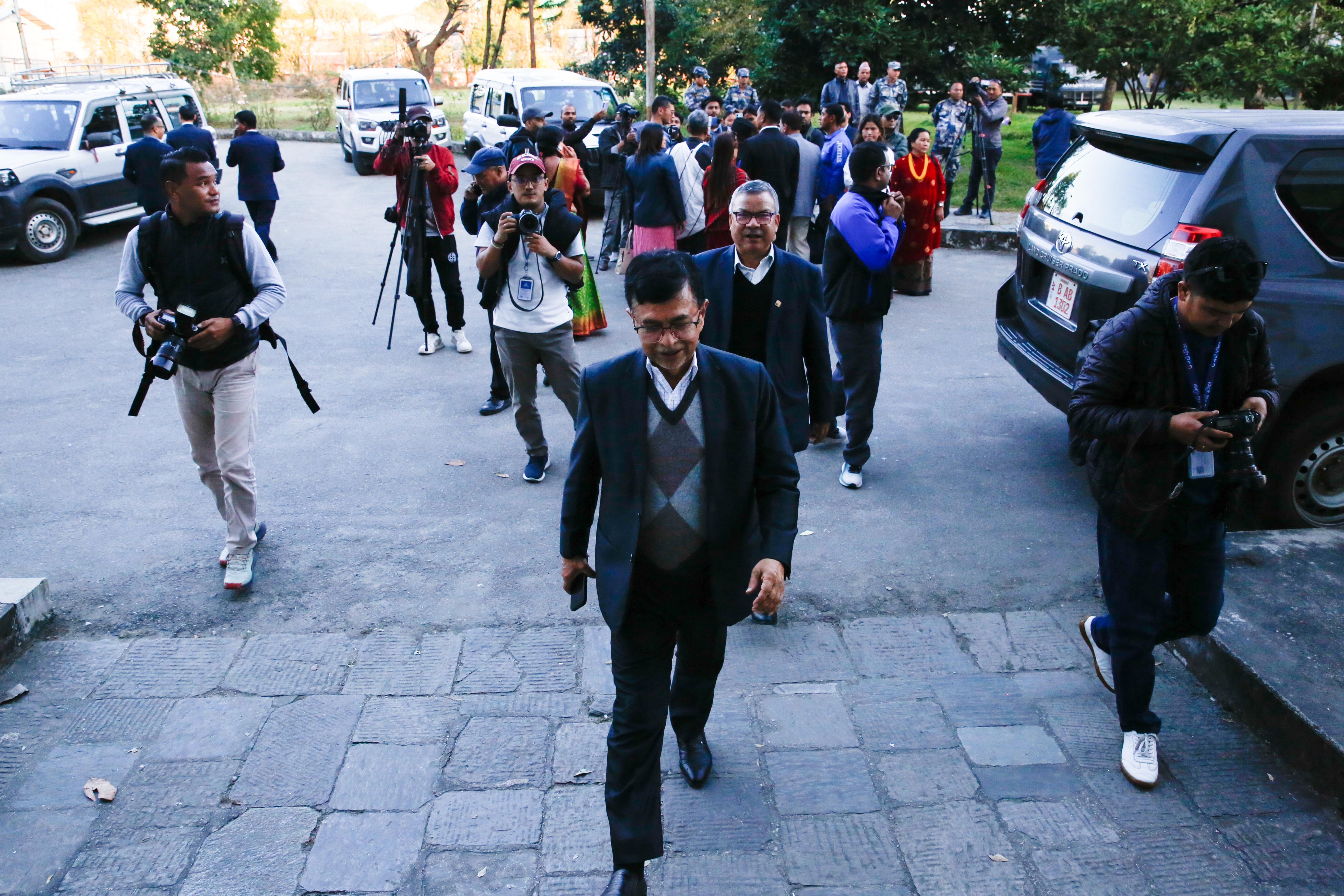 नेपाली कम्युनिस्ट पार्टी दर्ताका लागि निर्वाचन आयोग पुगे नेताहरू (तस्वीरहरू)