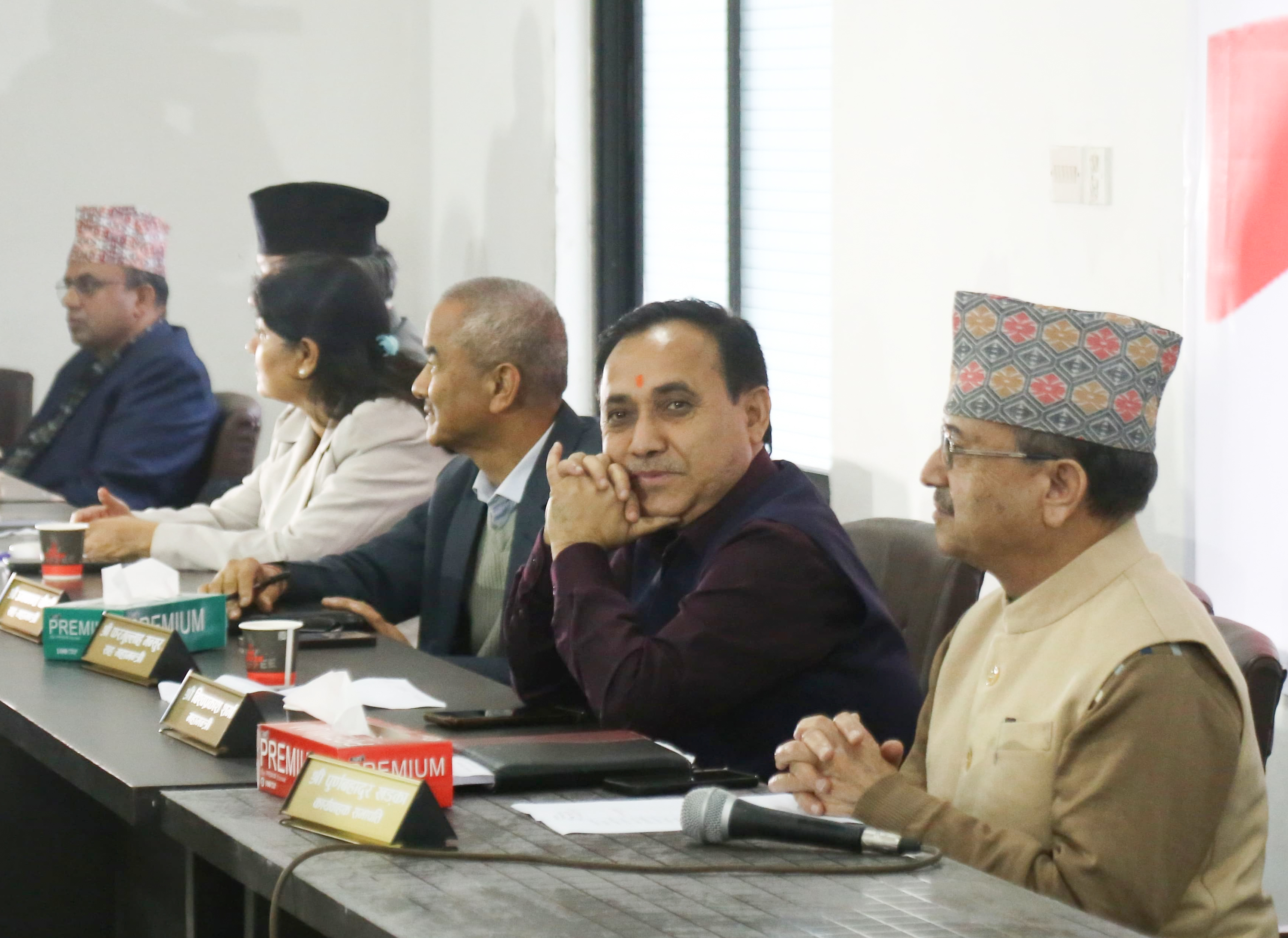 सहमति नभएपछि आइतबार १ बजेसम्मका लागि कांग्रेस केन्द्रीय समिति बैठक स्थगित 