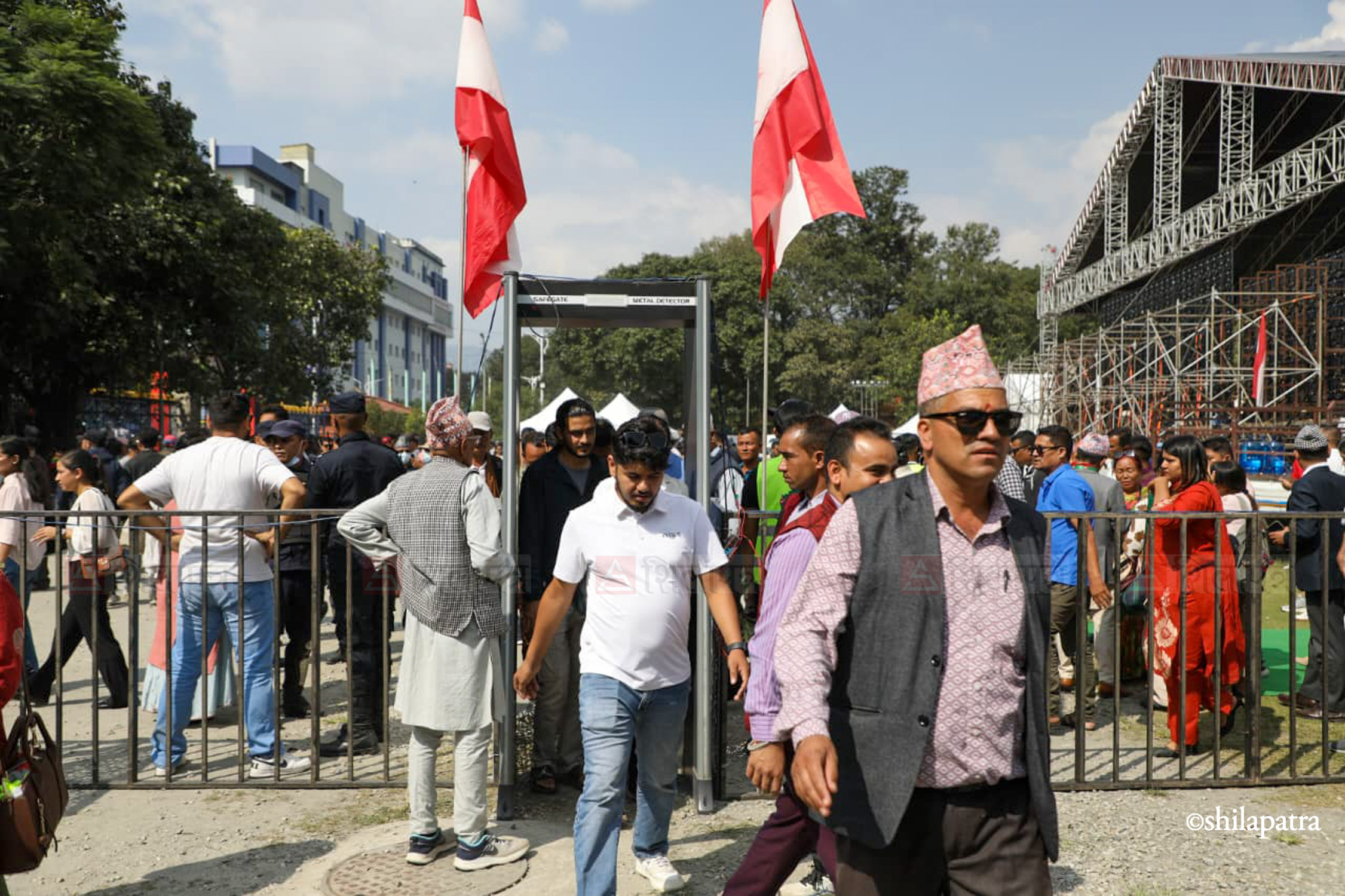 कांग्रेस महाधिवेशन : खुलामञ्चमा भेला हुँदै नेता–कार्यकर्ता (तस्वीरहरू)
