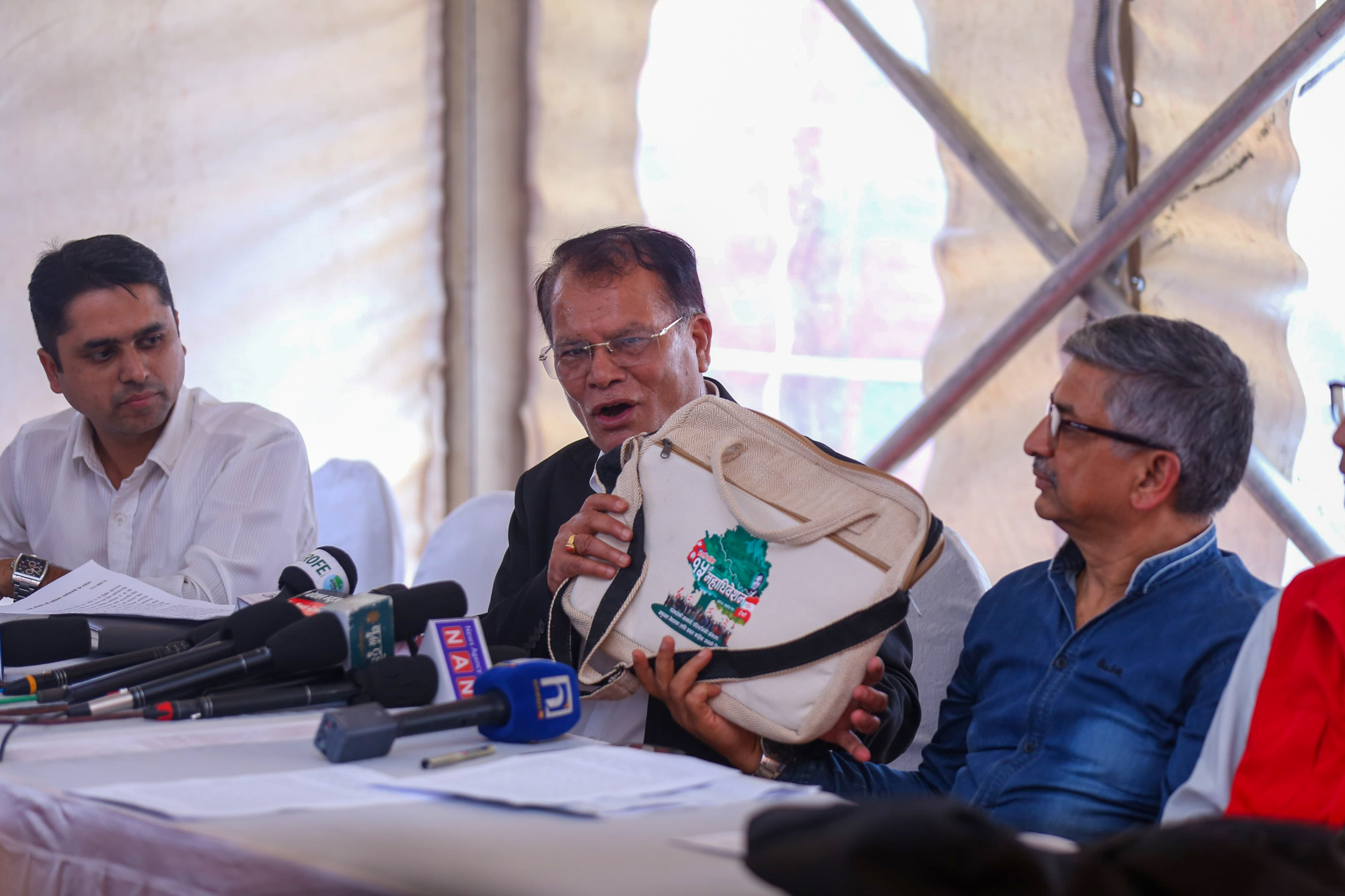 कांग्रेस महाधिवेशन प्रतिनिधिले ३५ सय तिरेर पाउने झोलामा के छ ?