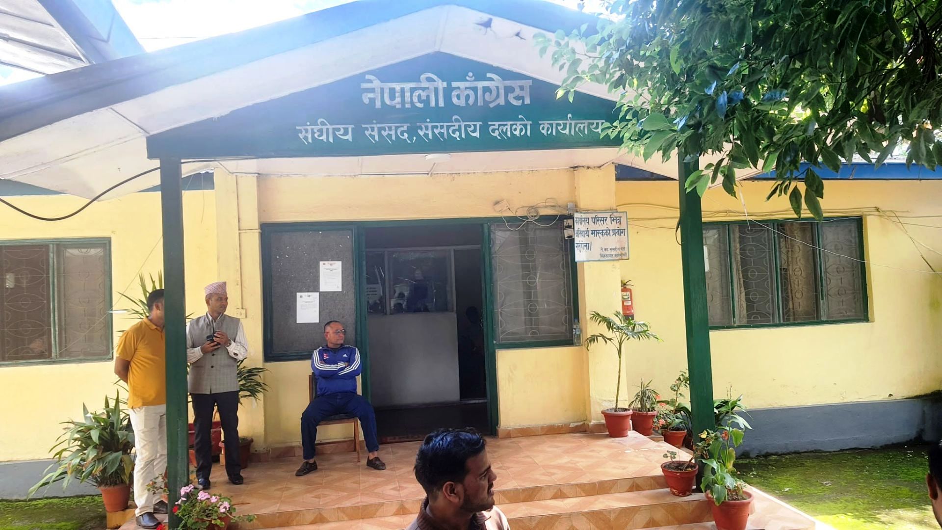 संसद पुनर्स्थापनाका लागि हस्ताक्षर अभियानमा जुटे कांग्रेस सांसद