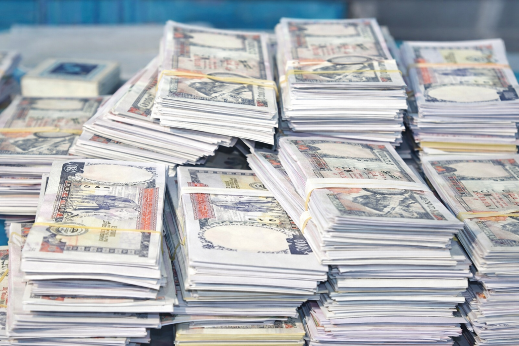 स्रोत नखुलेको १४ लाखसहित सिरहाबाट एक युवक पक्राउ