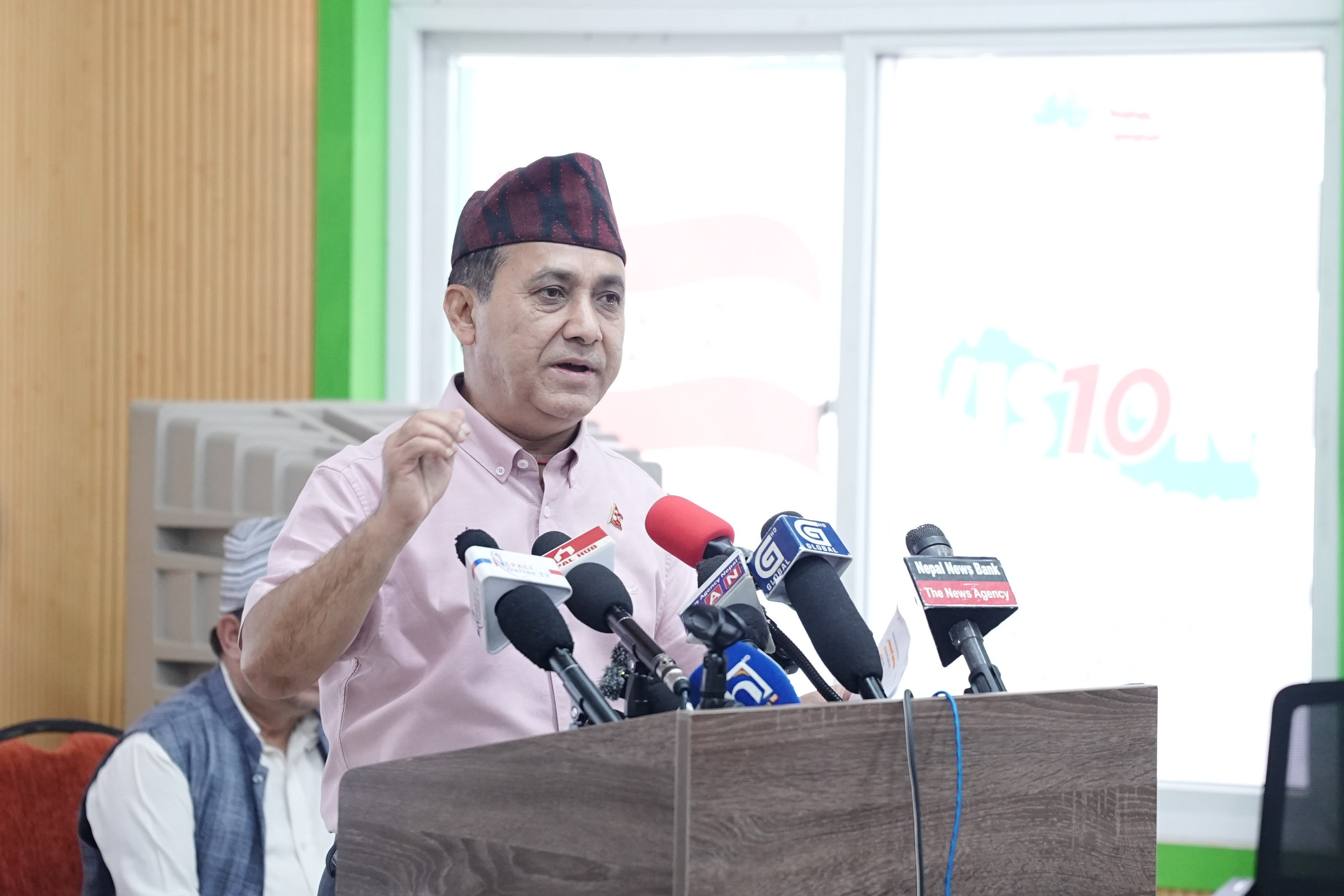 सर्वोच्चले निस्सा दिएसँगै कांग्रेस फुट्ने सम्भावना सकियो, इतरको भेलापछि फेरि संवाद हुनेछ : विश्वप्रकाश शर्मा