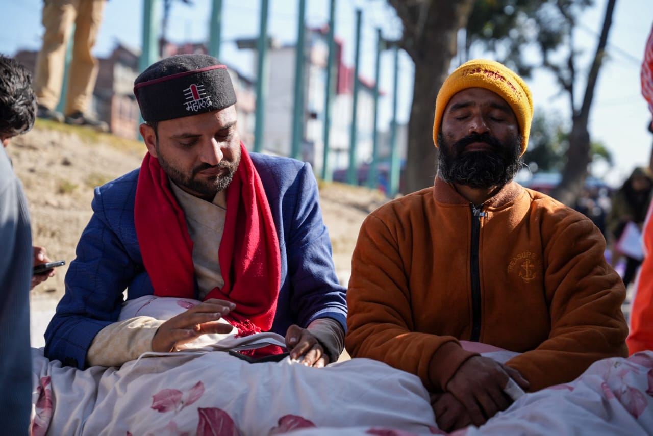 प्रधानमन्त्रीको राजीनामा माग्दै आमरण अनशनमा निकोलस भुसाल (तस्वीरहरू)