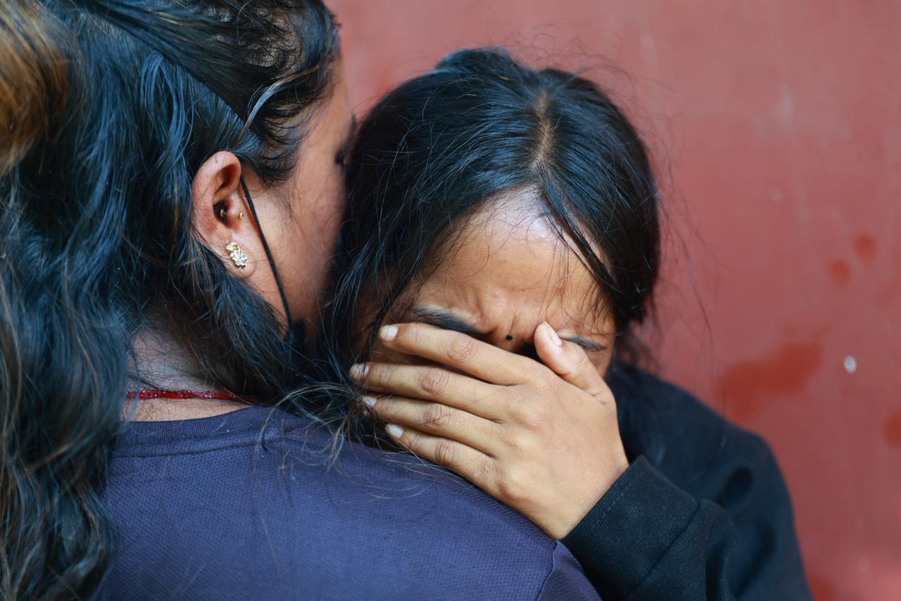 बाढीले घरबारविहीन बनेकाहरूको प्रश्न– हाम्रा मान्छे कहाँ छन्, अब कहाँ जाने ?