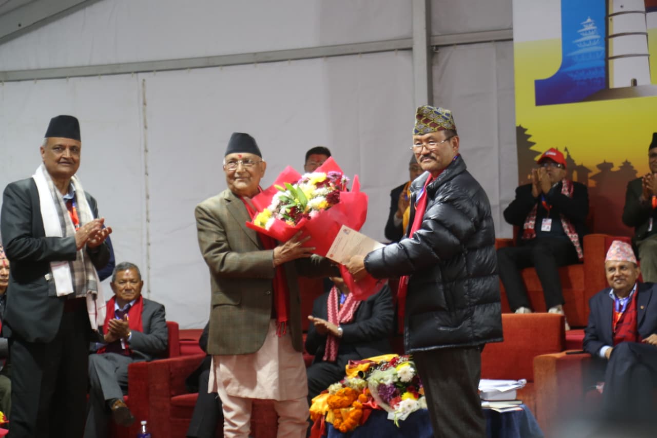 केपी ओलीले खाए एमाले अध्यक्षको शपथ