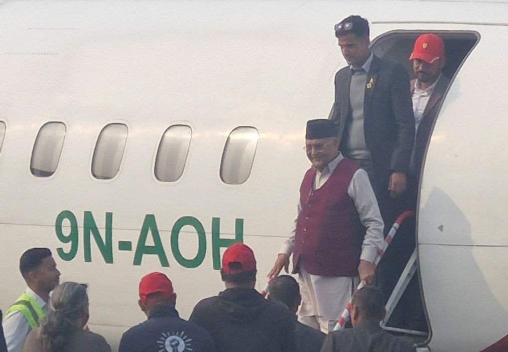 चुनाव प्रचारका लागि एमाले अध्यक्ष ओली झापामा