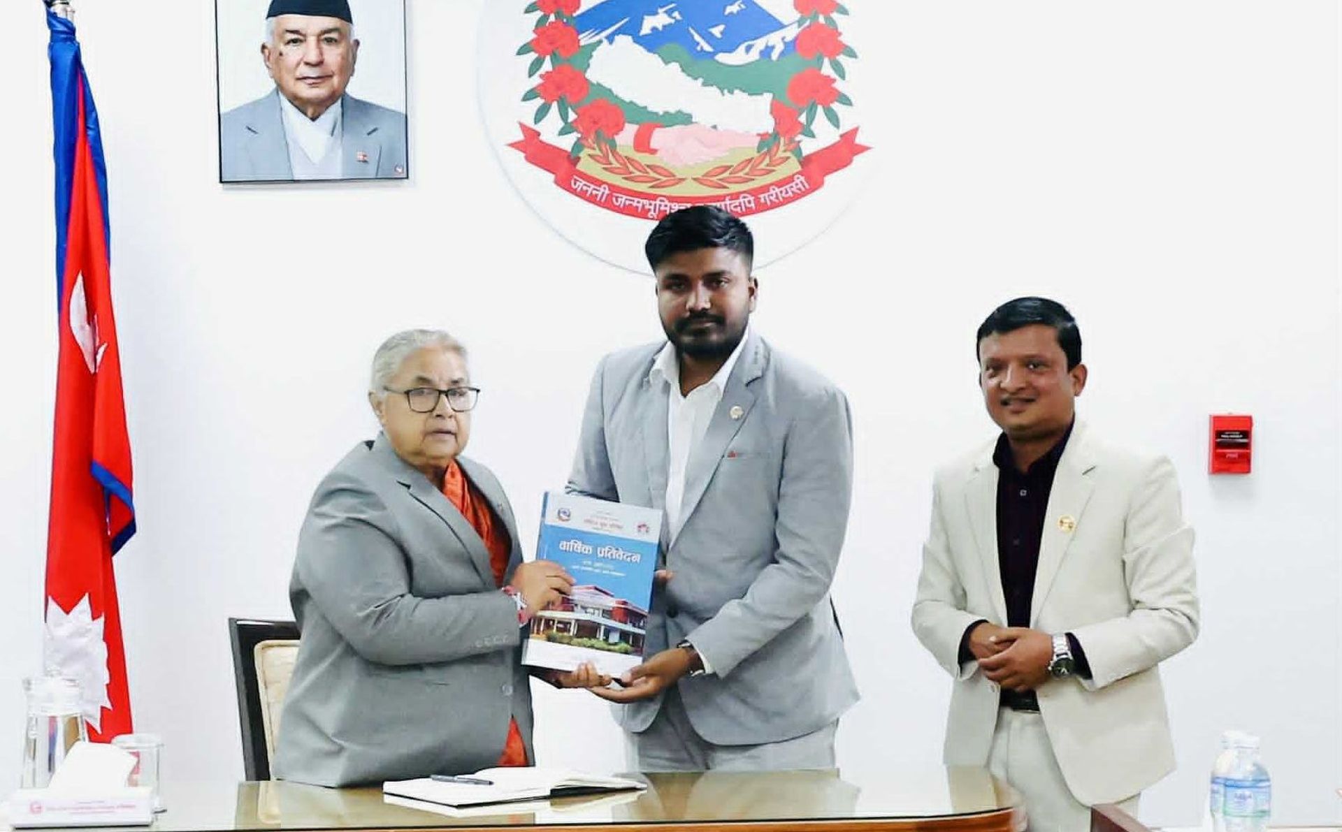 राष्ट्रिय युवा परिषद्‌ले प्रधानमन्त्री कार्कीलाई बुझायो १५४ पृष्ठको वार्षिक प्रतिवेदन