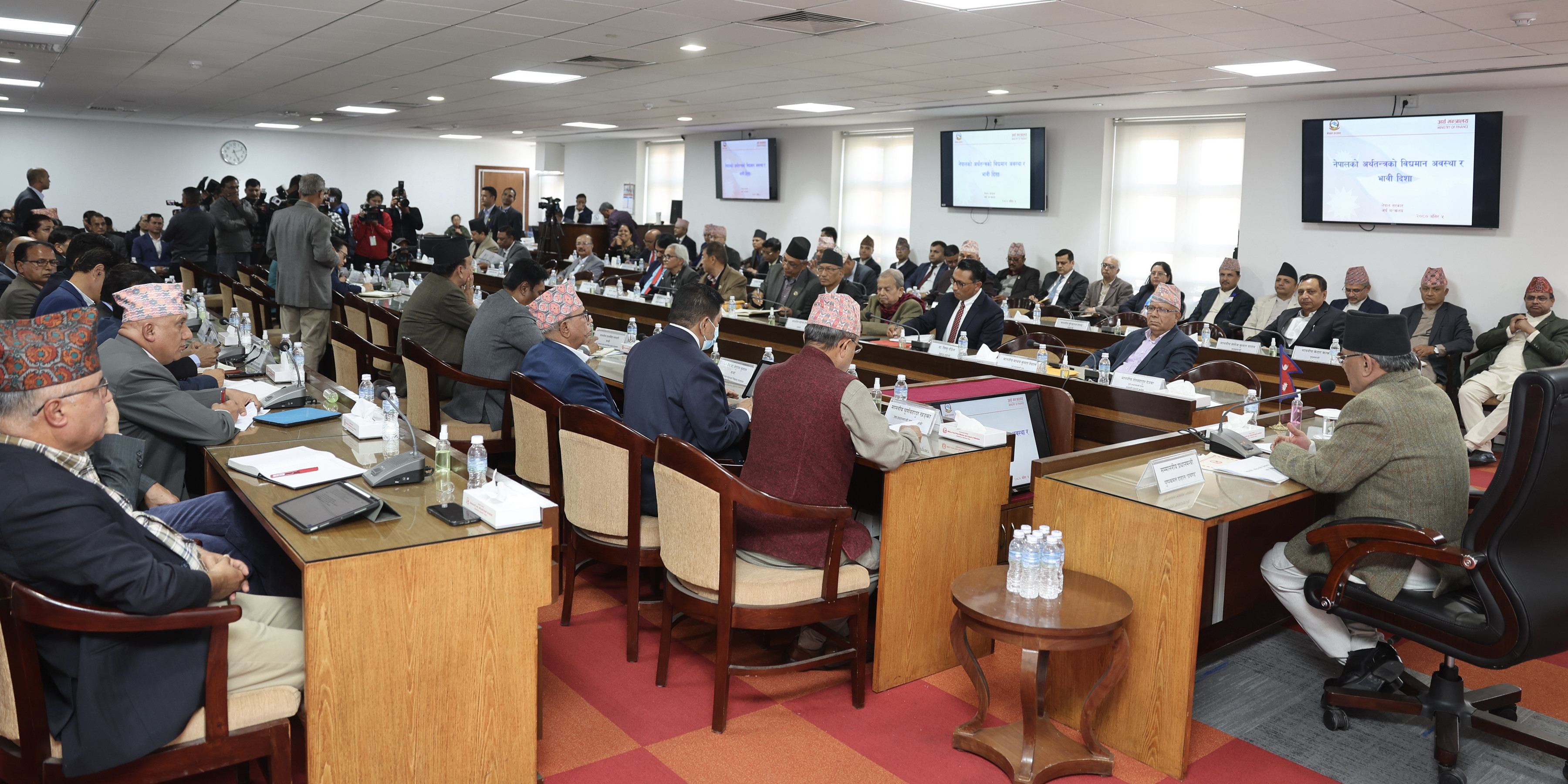 ऋण लिएर तिर्दिनँ भन्नेहरूकाे माग सुनुवाइ नगर्ने सरकारकाे निर्णय, मंगलबारकाे बैठकमा के–के भयाे ?