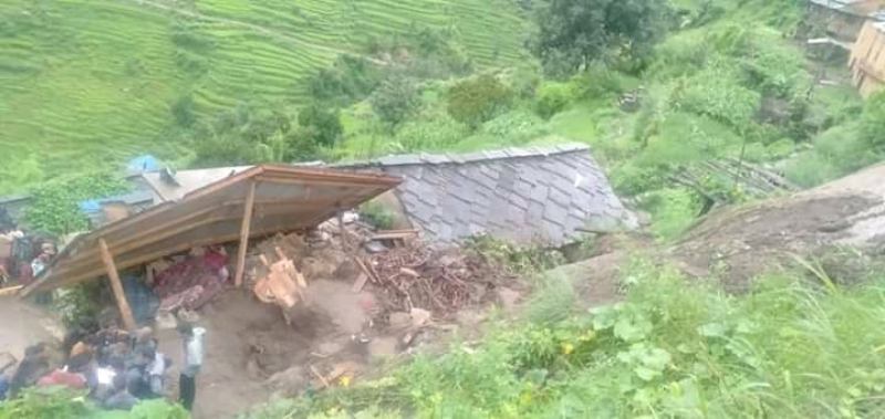 हुम्लामा माटोको ढिस्को खसेर घर भत्किँदा एकै परिवारका ६ जनाको मृत्यु