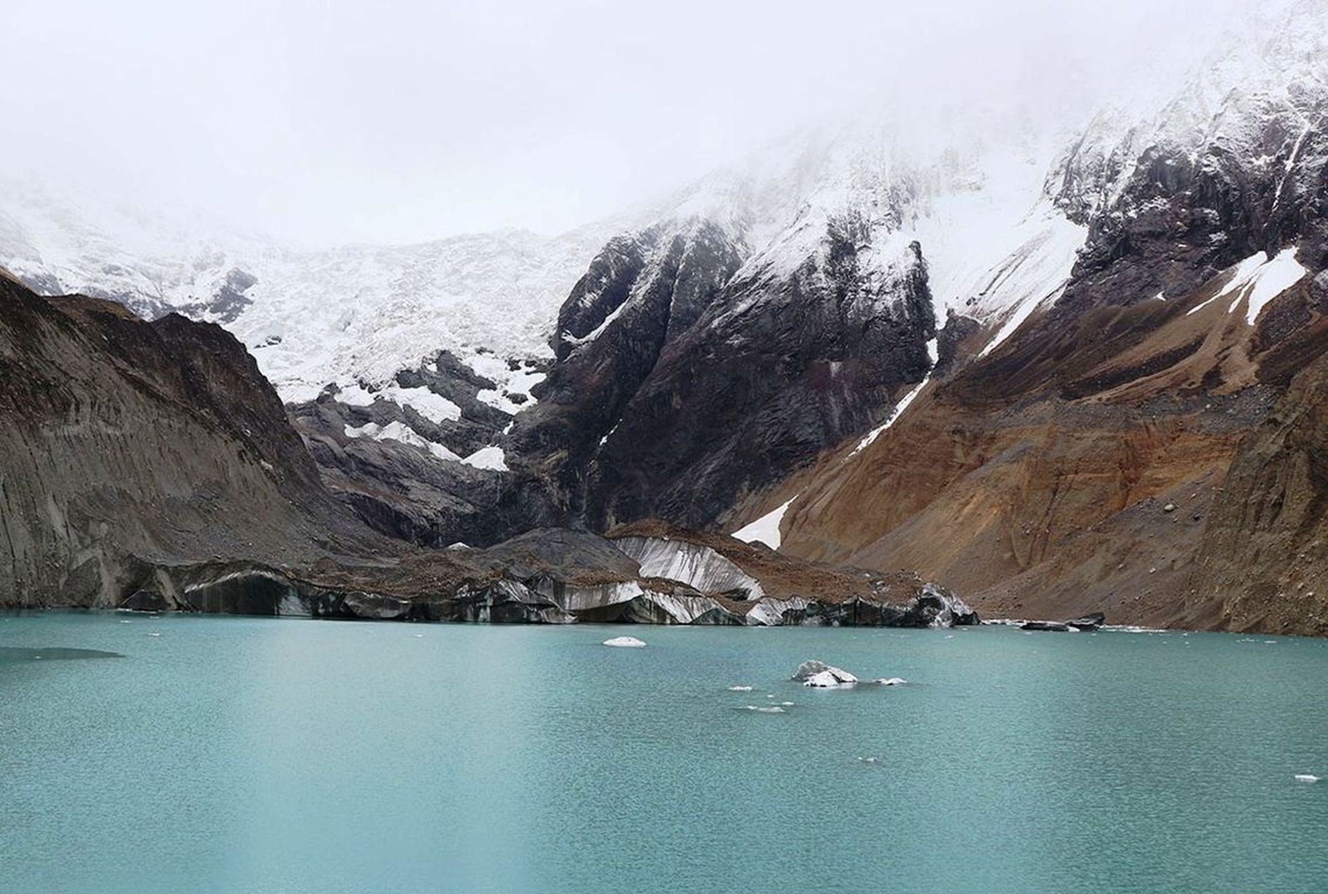 अन्नपूर्णको काखमा रहेको पञ्चकुण्ड ताल : किन बढ्दै छ आकार ?