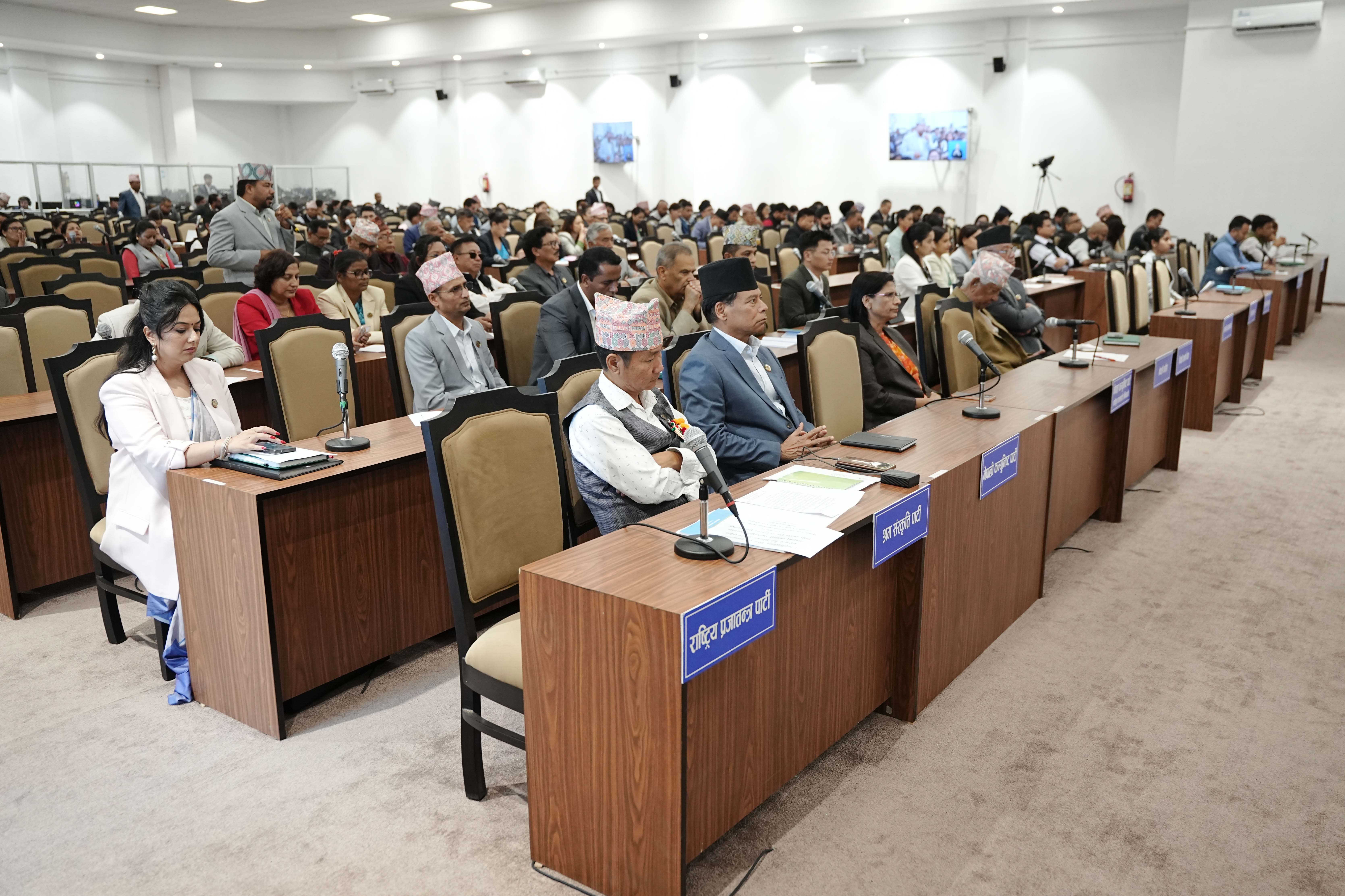 होल्डिङ सेन्टरमा राखिएका सुकुम्बासीको उचित बन्दोबस्ती गर्न सांसदहरूको माग