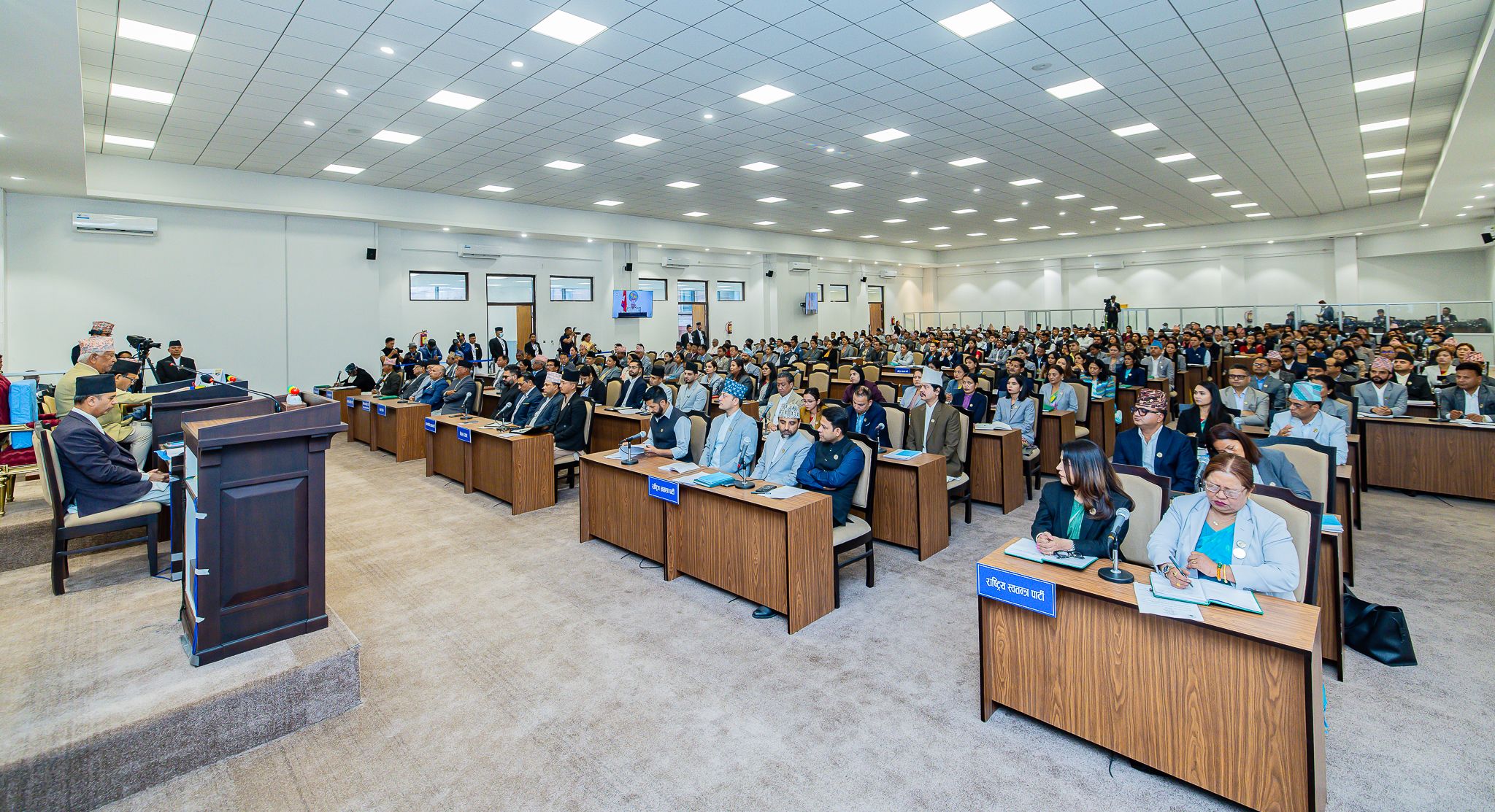 पहिलो संसद बैठकका ६ रोचक दृश्य