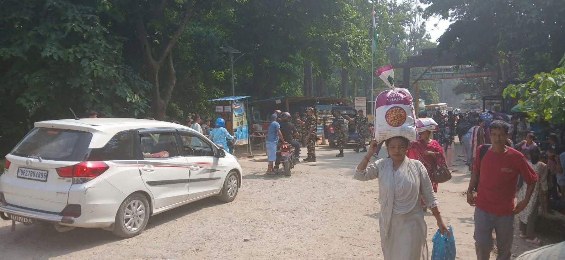 दसैँ–तिहार नजिकिएसँगै पश्चिमी नाकामा सुरु भयो चहलपहल