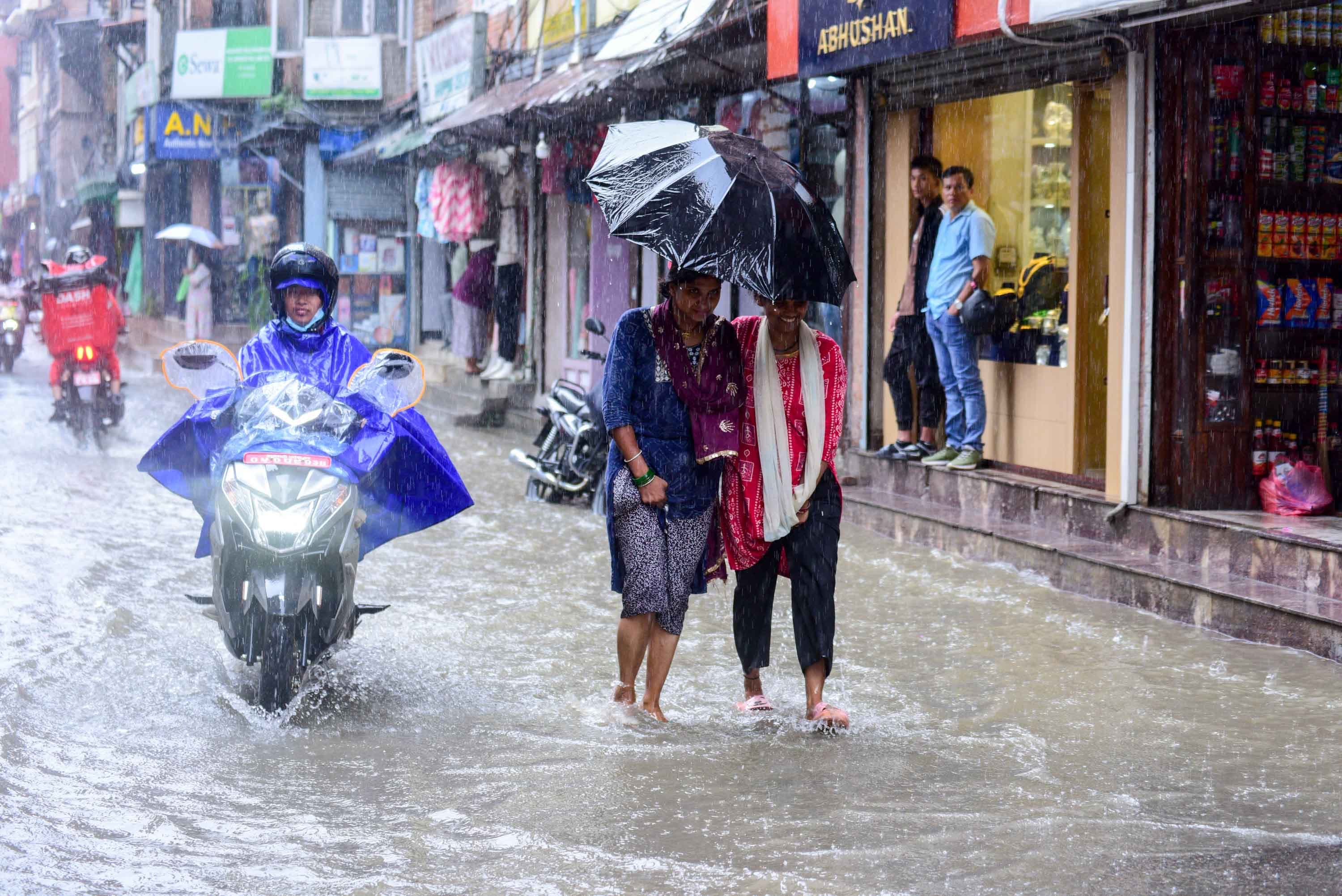 छ्याछ्या... हिलो छ्यापियो नि ! (तस्वीरहरू)