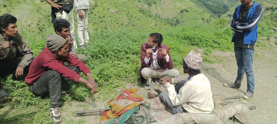 कुष्ठरोगीको आशङ्कामा ६ वर्षदेखि छाउगोठमा बसेका व्यक्तिको उद्दार