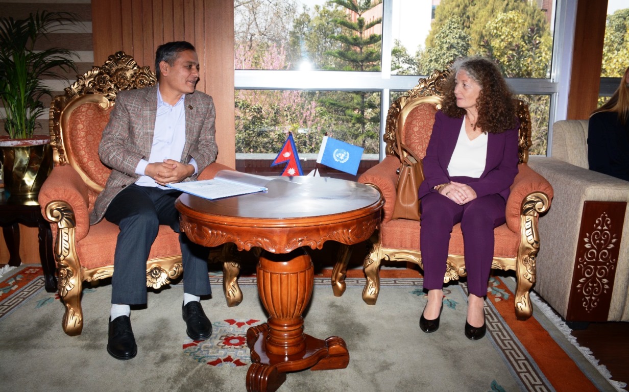 गृहमन्त्री अर्यालसँग संयुक्त राष्ट्रसंघ नेपालका आवासीय संयोजकको भेट