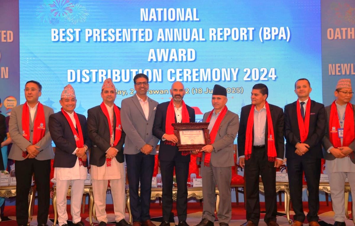 नेपाल लाइफ इन्स्योरेन्स 'नेसनल बेस्ट प्रिजेन्टेड एनुअल रिपोर्ट अवार्डबाट सम्मानित